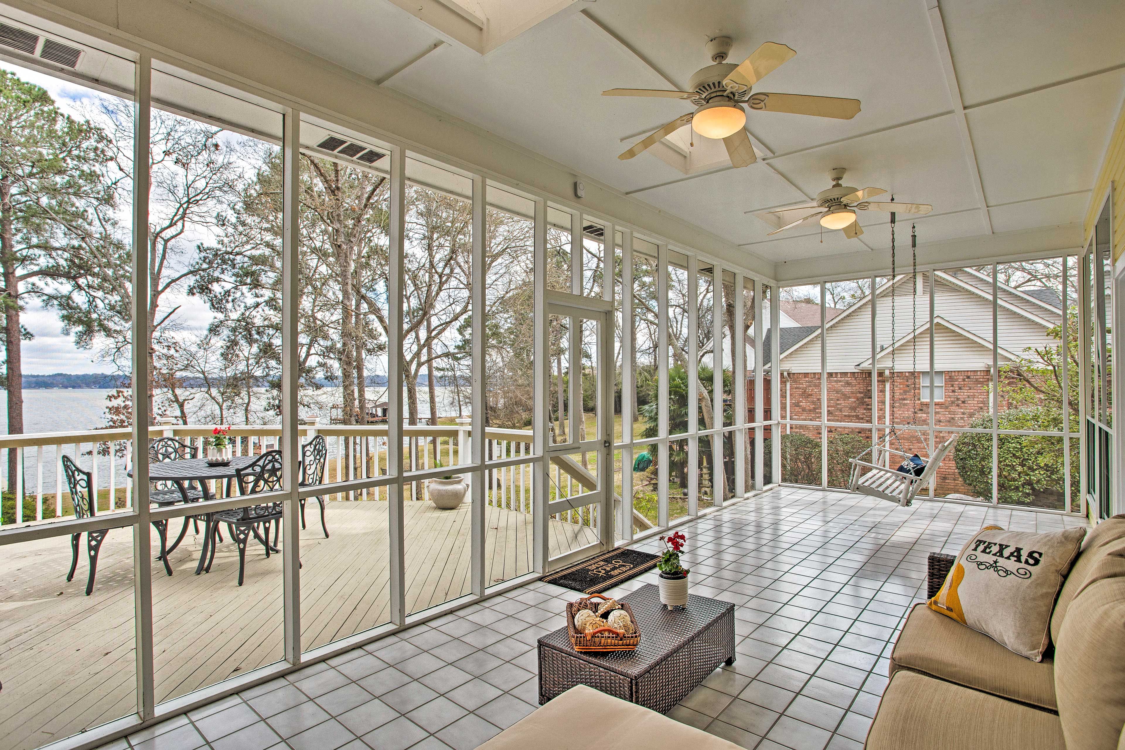 Sunroom | Lake Palestine Views