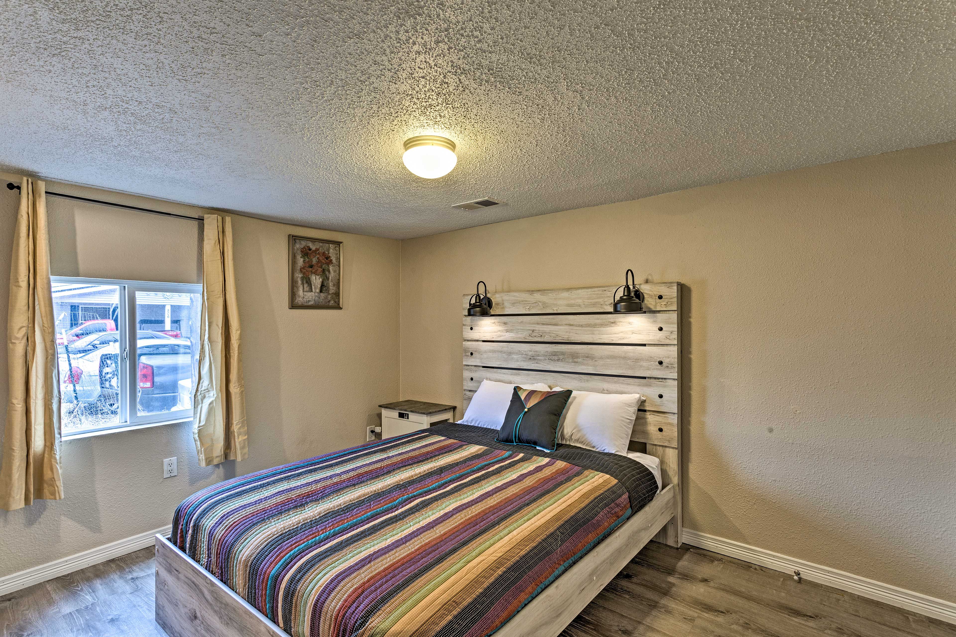 The room includes a queen bed.