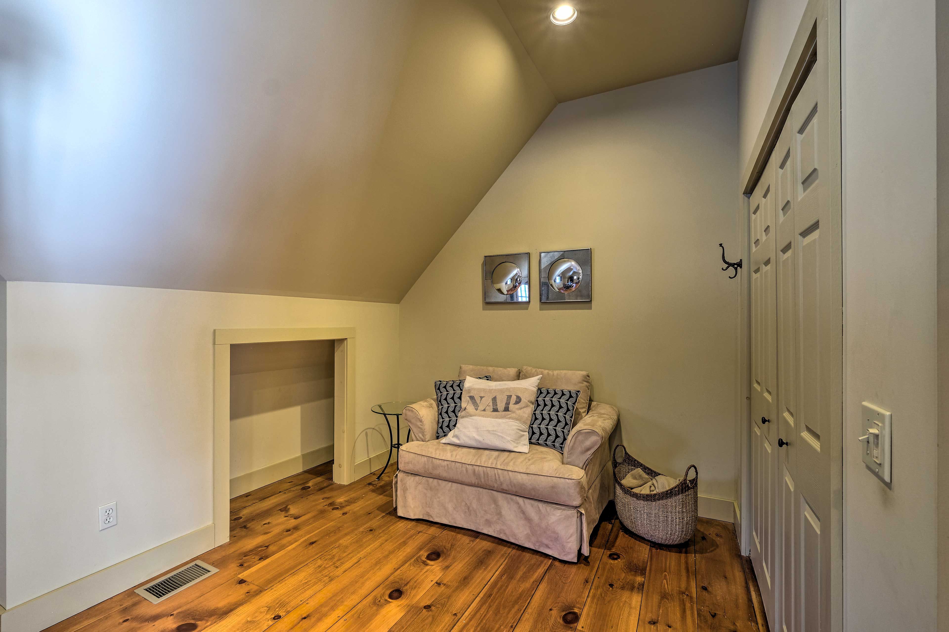 Bonus Space | Armchair Sleeper Sofa