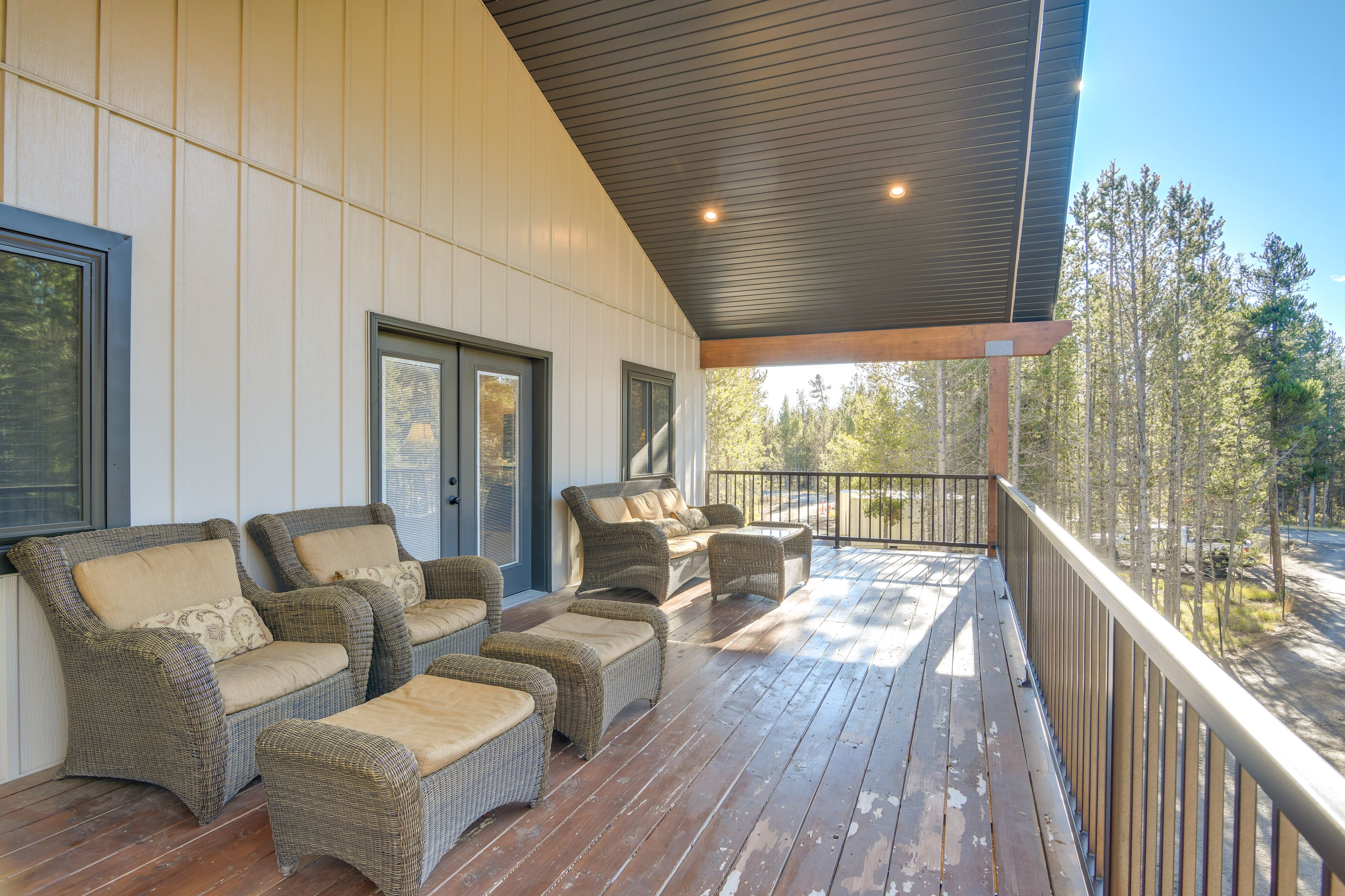 Furnished Deck | Gas Grill