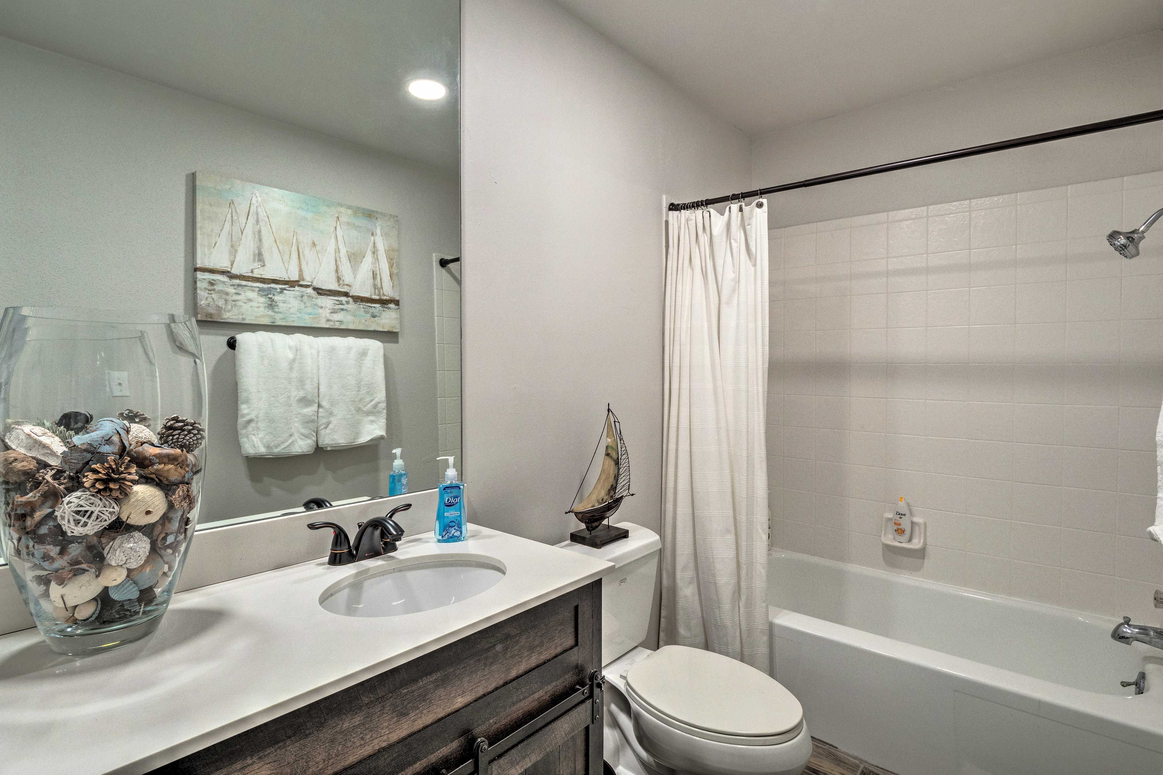 Full Bathroom | Towels & Linens Provided