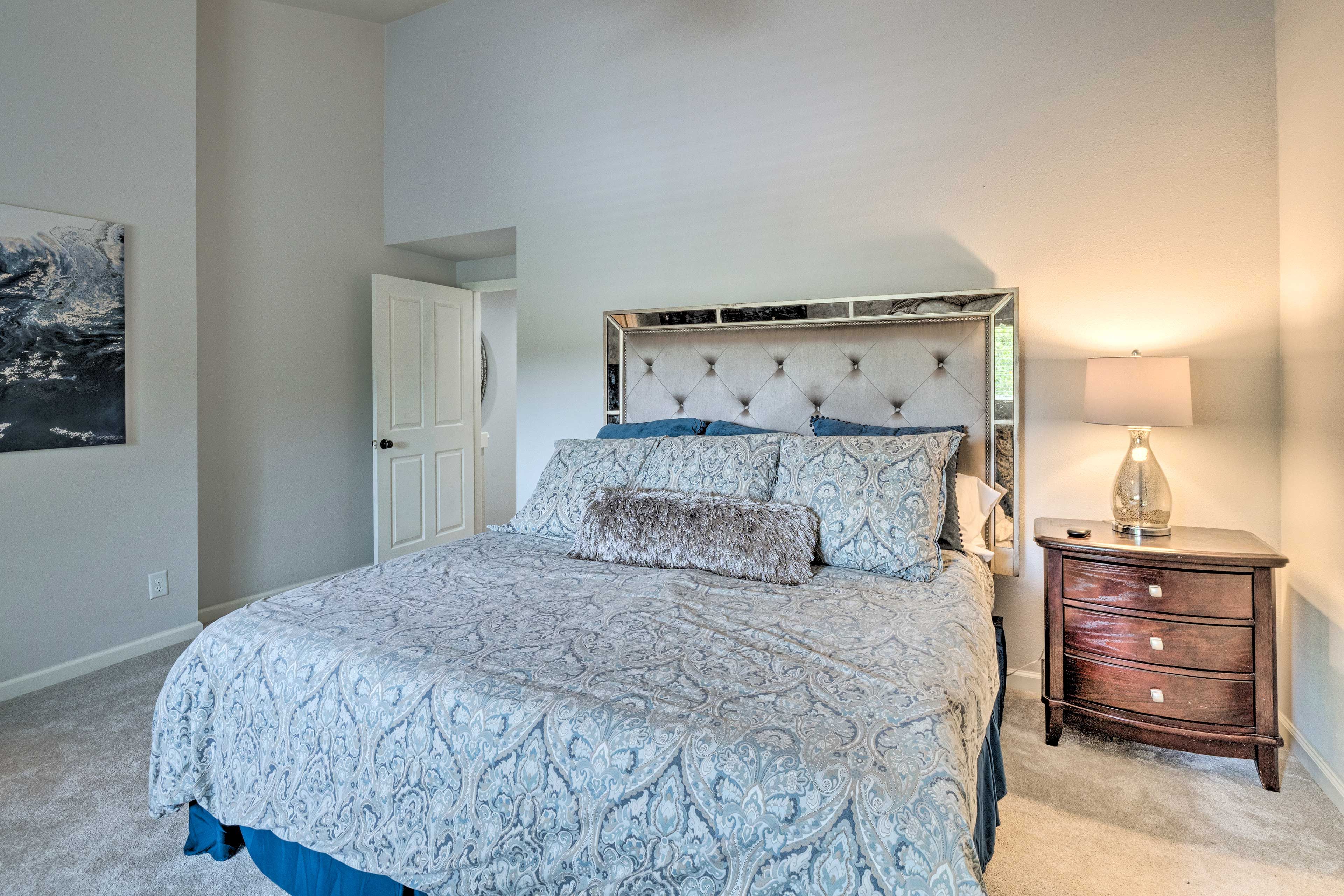 Bedroom 4 | Queen Bed | Smart TV