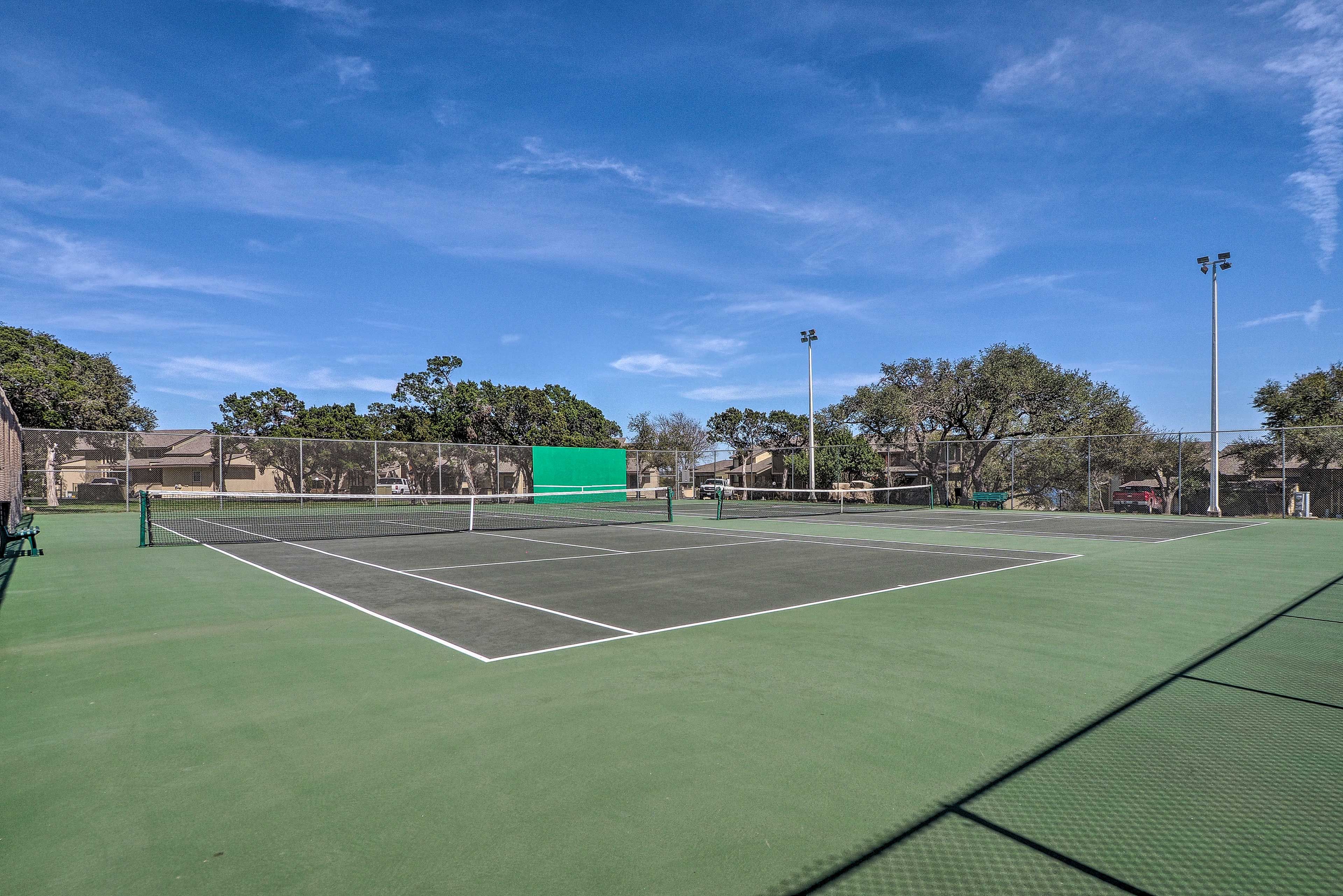 Community Amenities | Tennis Courts | Pool