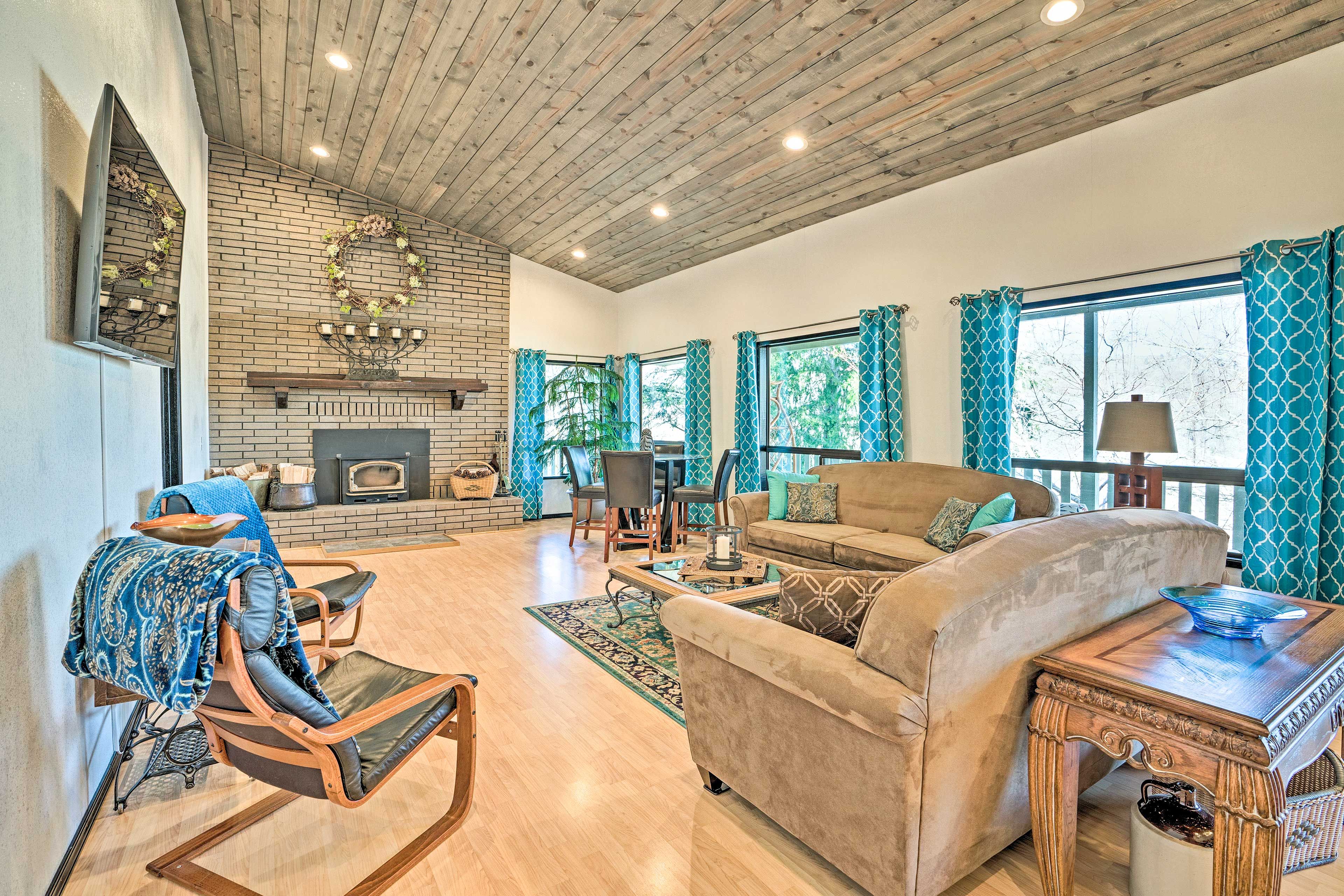 Wenatchee Vacation Rental | 2BR | 3BA | Stairs Required | 1,600 Sq Ft