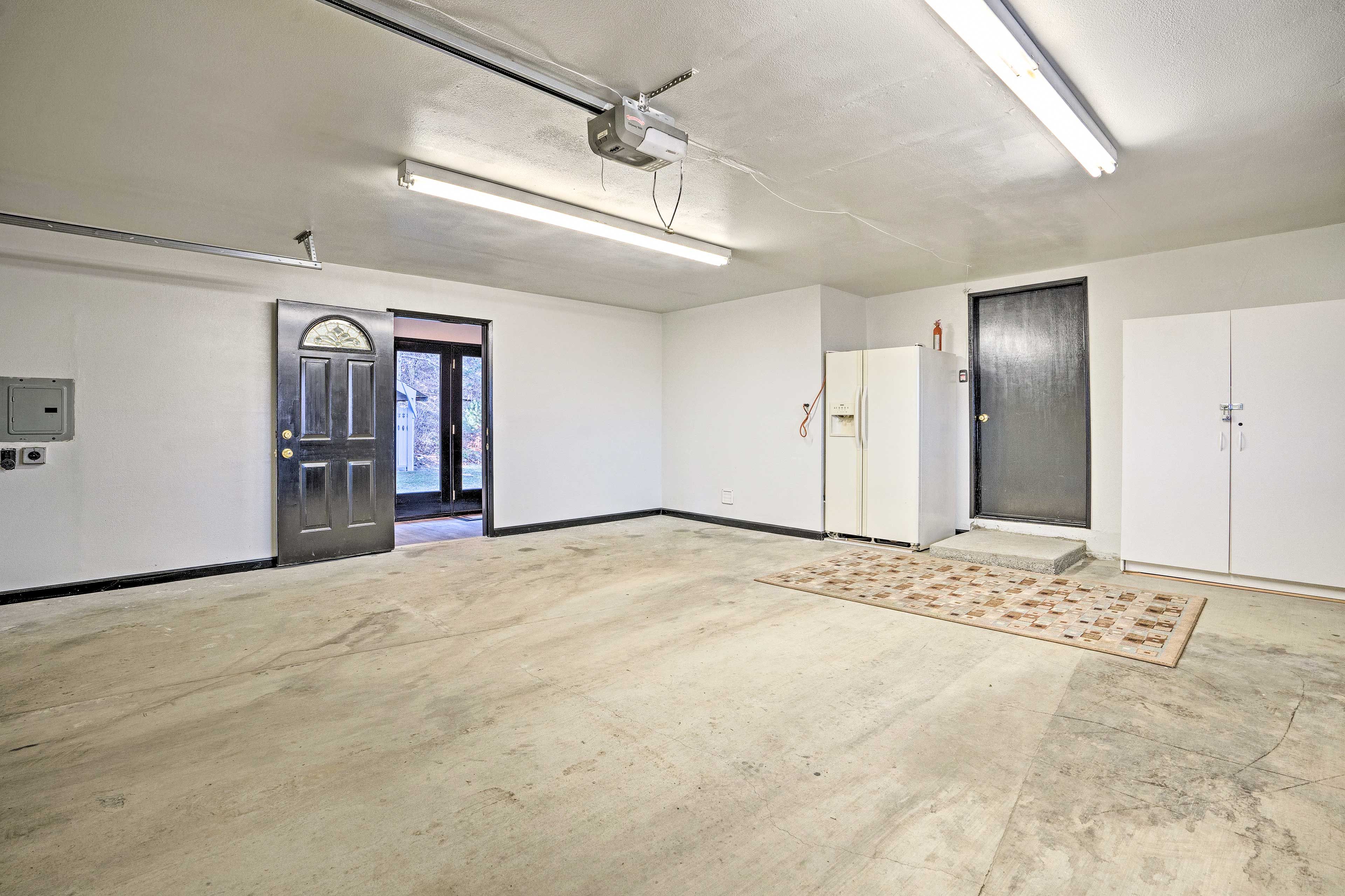 Parking | Garage (2 Vehicles)