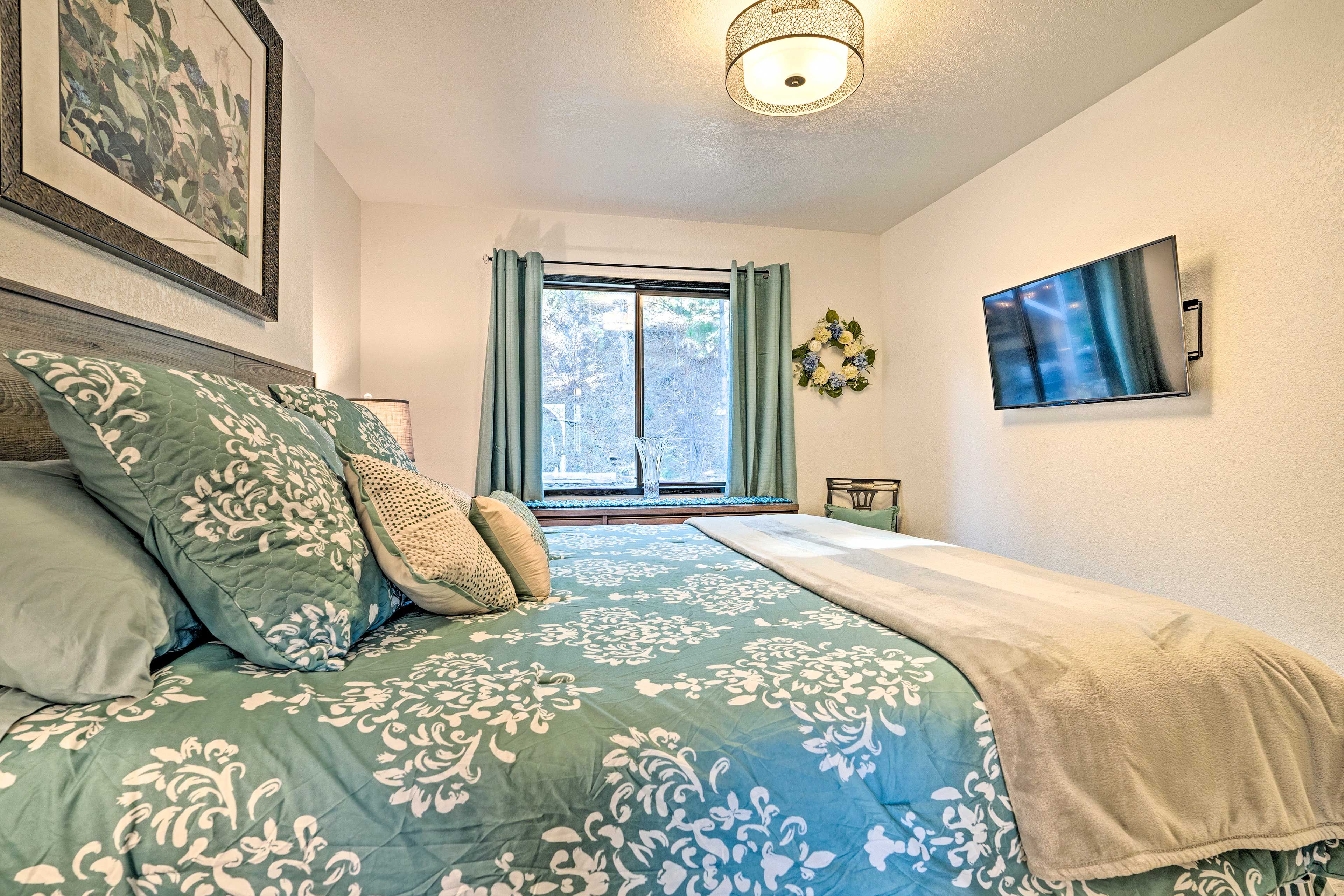 Bedroom 1 | King Bed