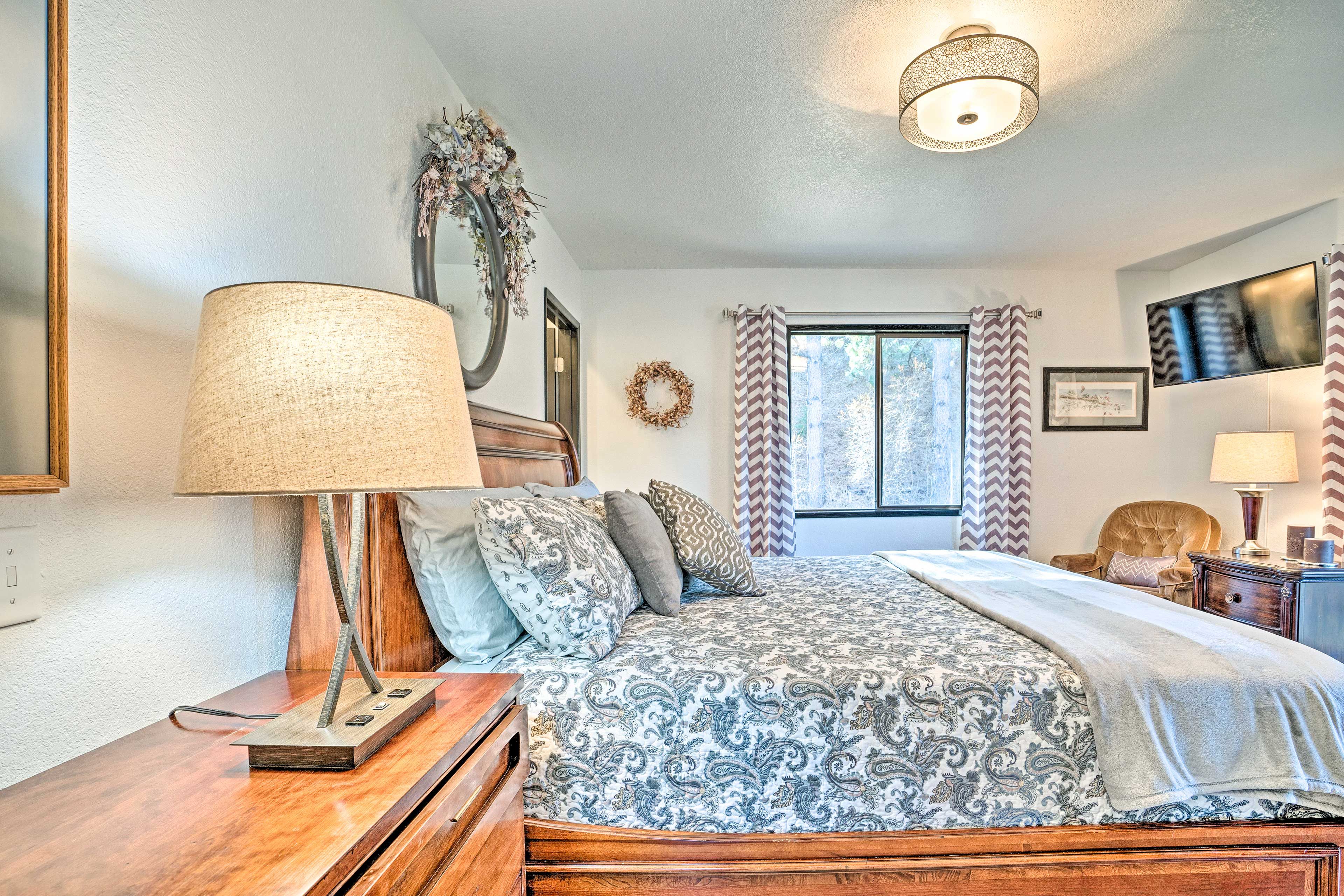 Bedroom 2 | King Bed
