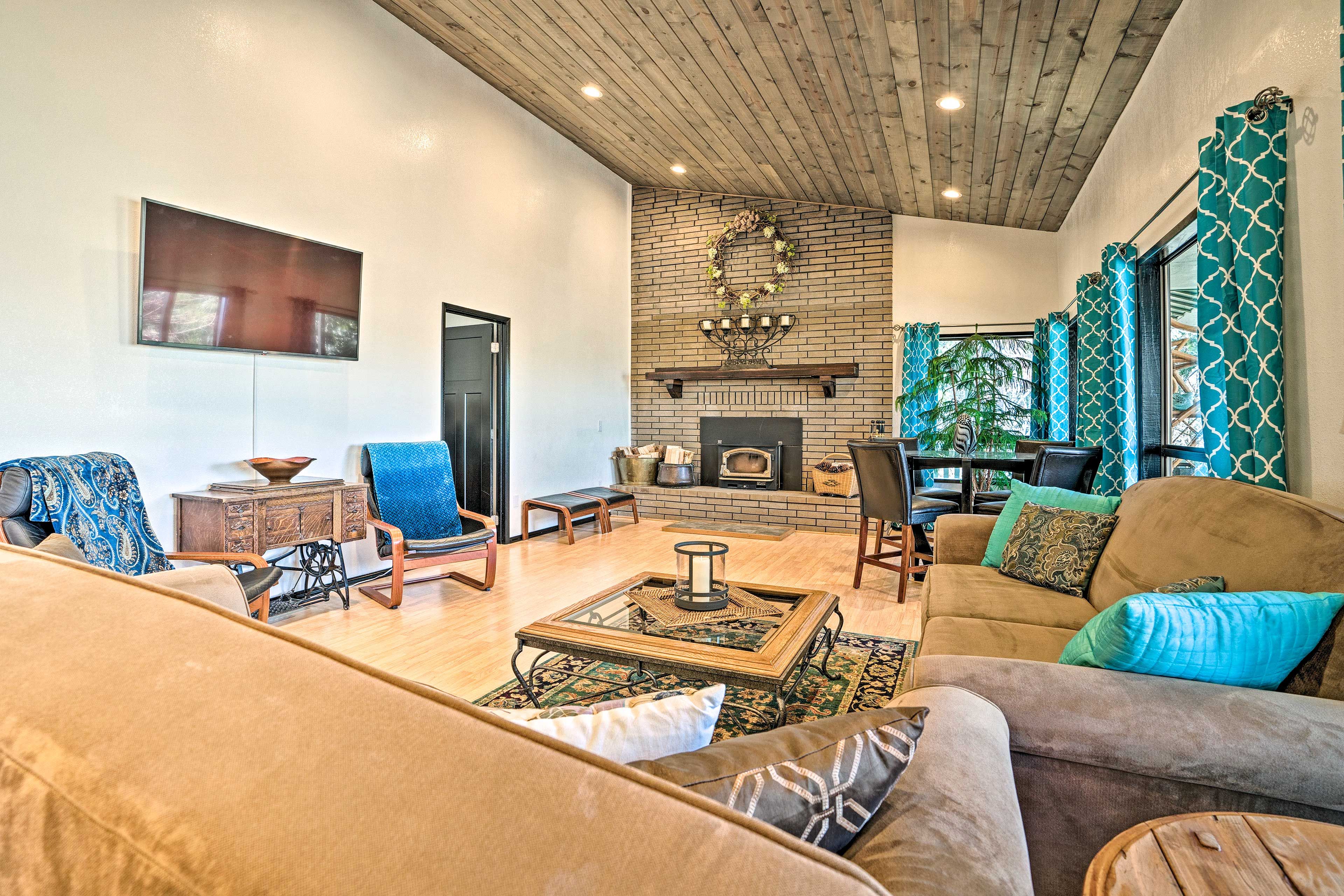 Living Room | 2 Sleeper Sofas | Central A/C & Heating | Smart TV