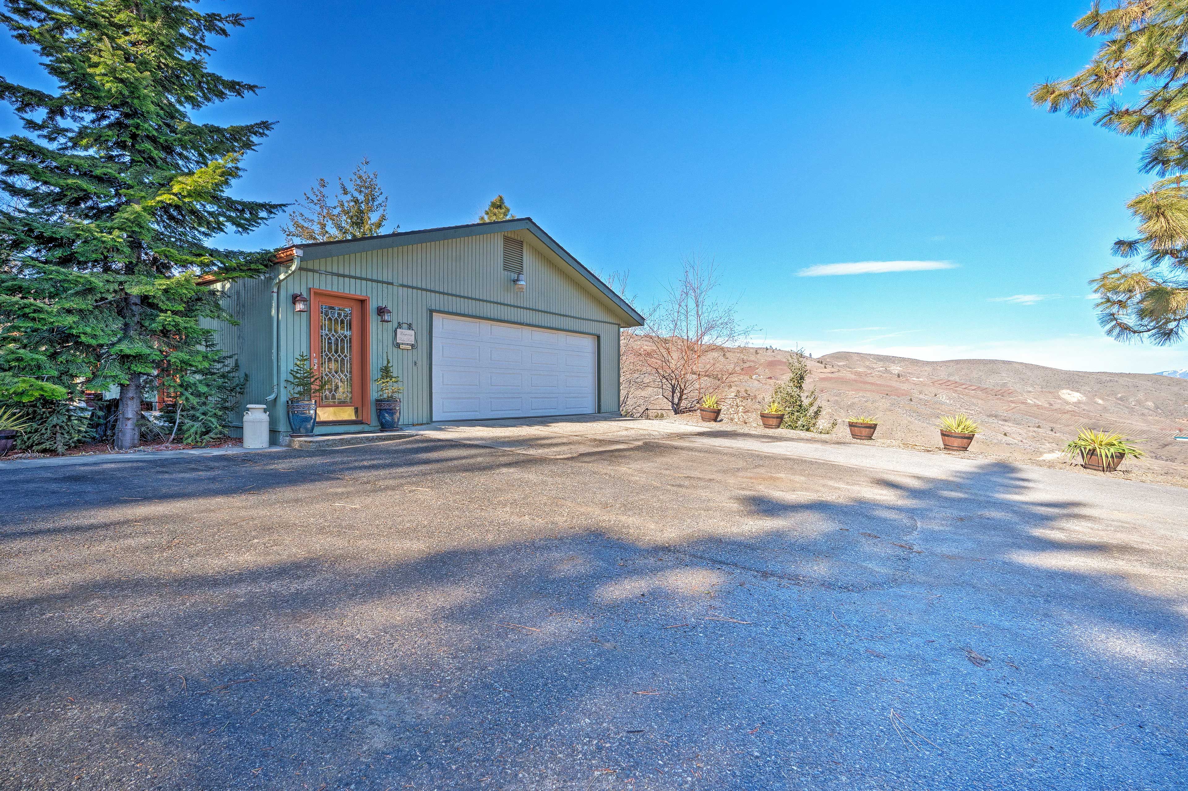 Parking | Driveway (8 Vehicles) | RV Parking