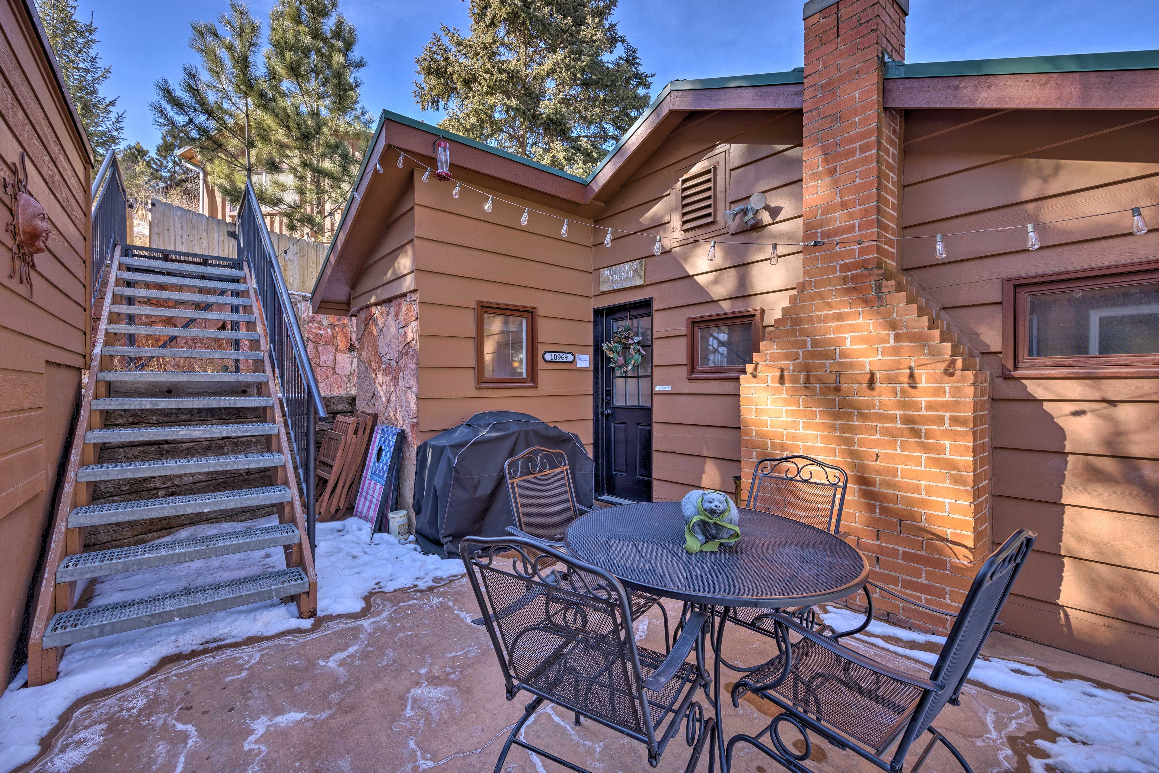 Private Patio | Gas Grill