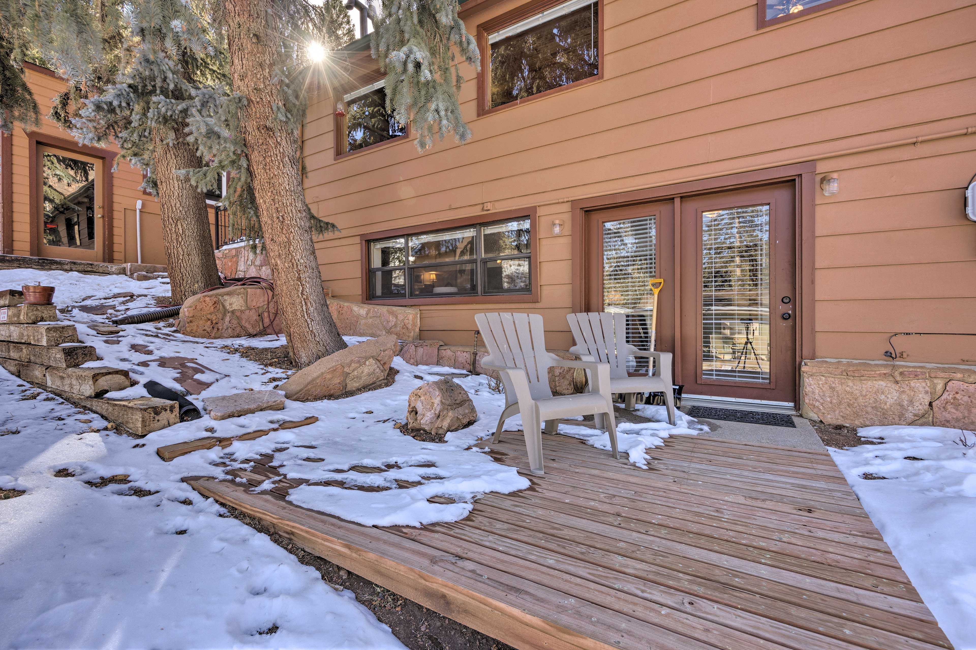 Deck | Parking | Driveway