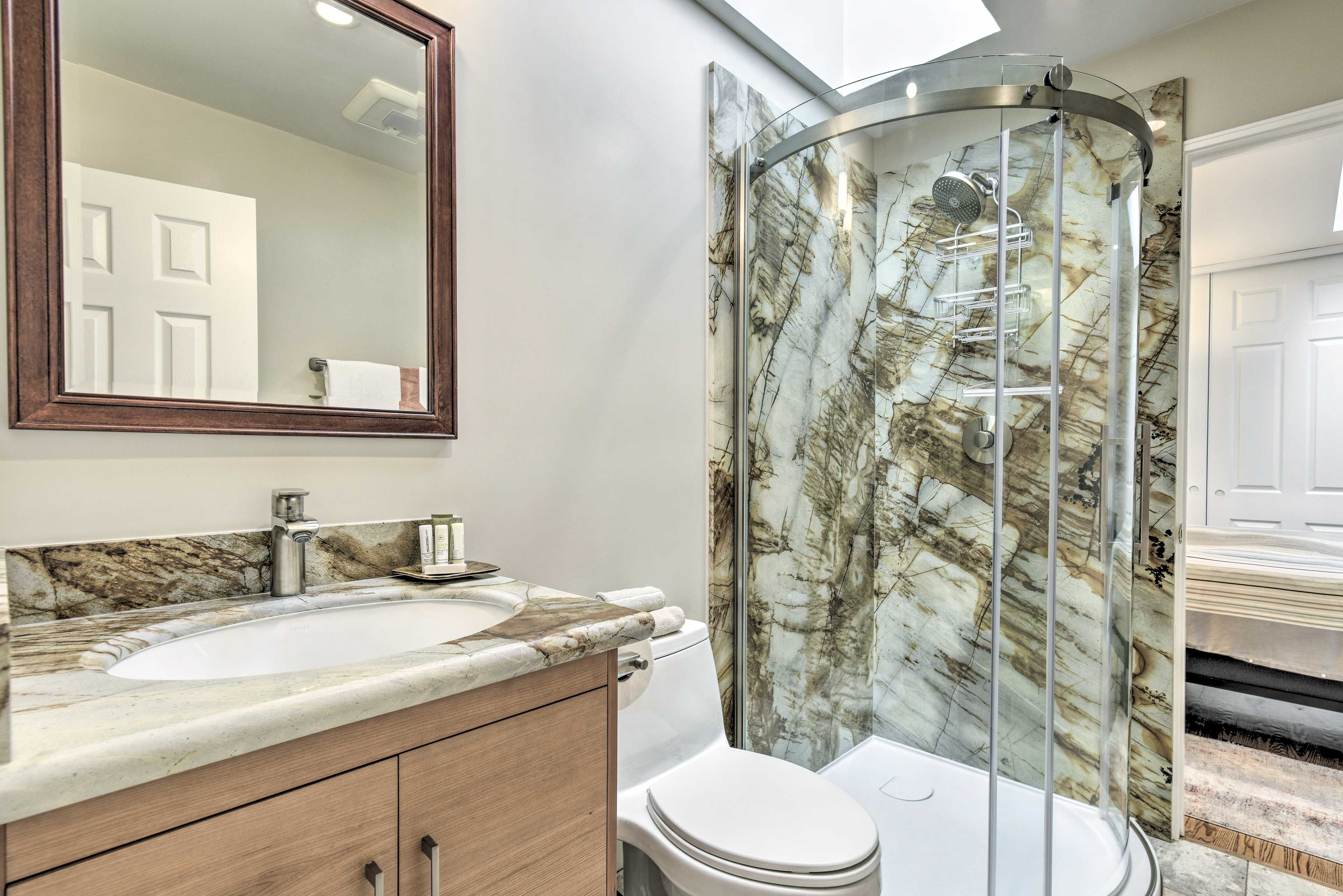 Full Bathroom | Complimentary Toiletries | Hair Dryer