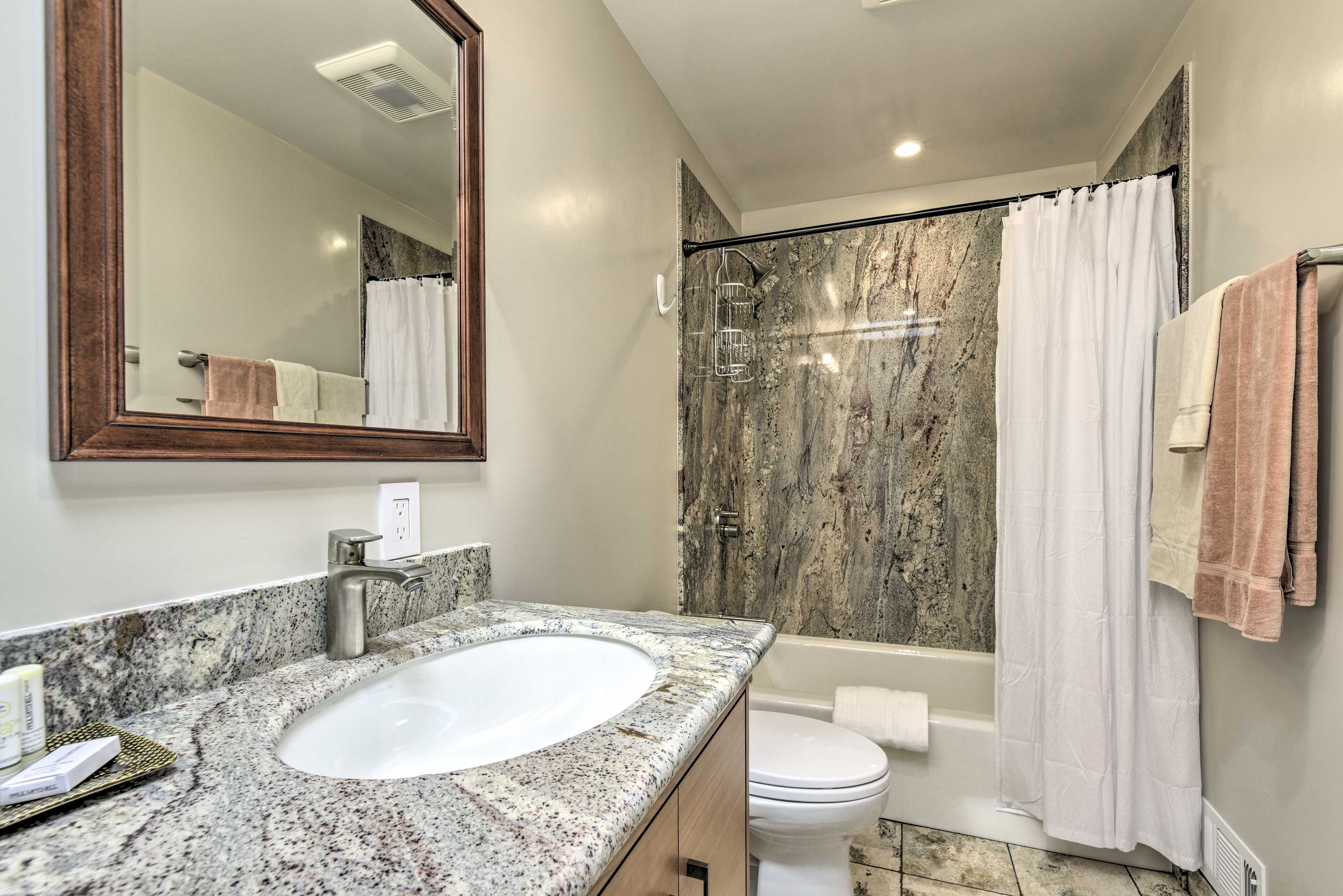 Full Bathroom | Linens & Towels