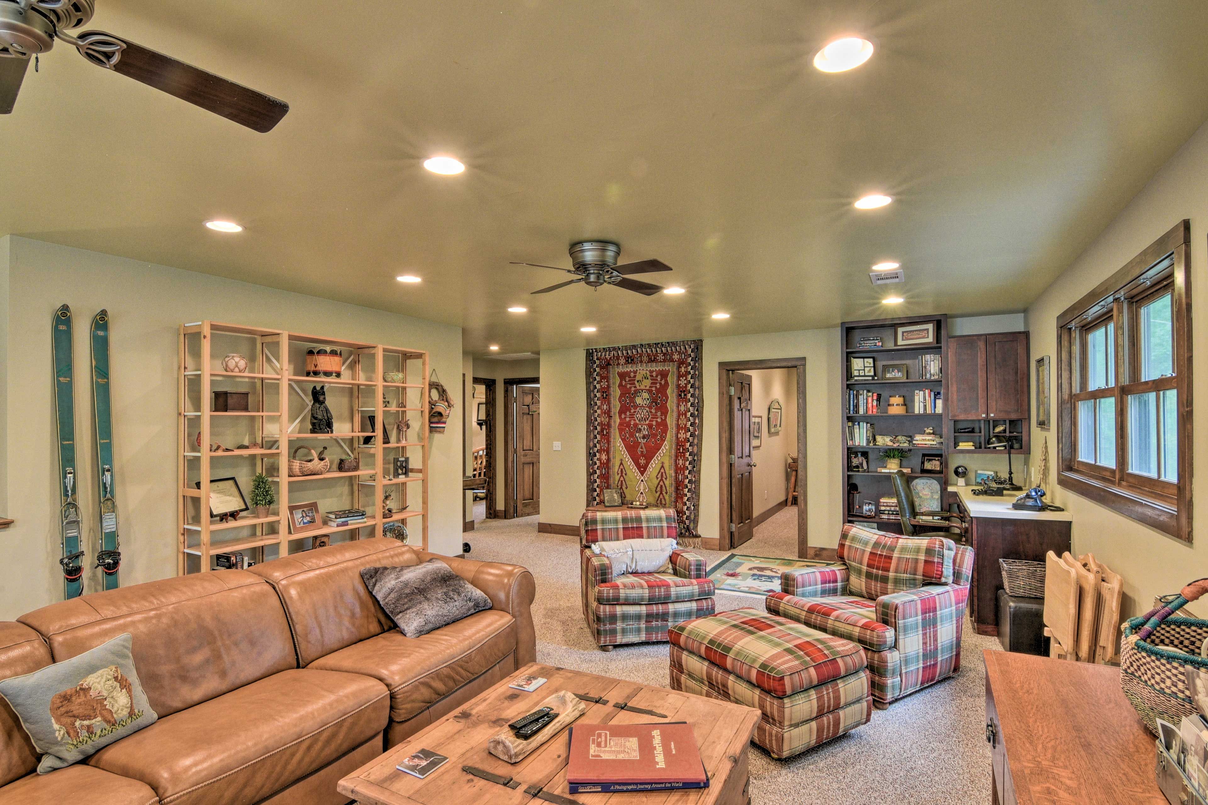 Additional Living Room | Smart TV | 2nd Floor
