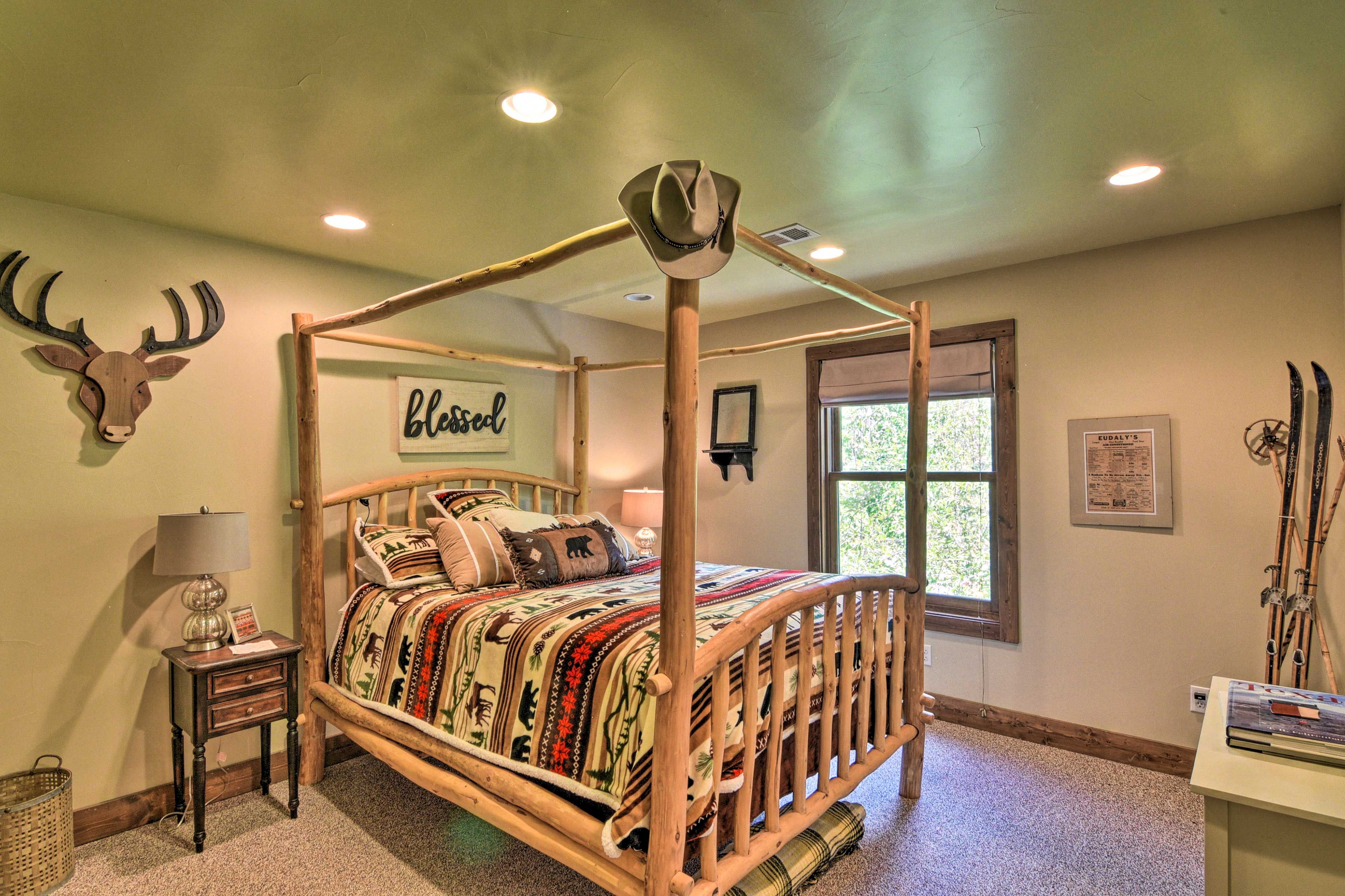 Bedroom 5 | Queen Bed | 2nd Floor