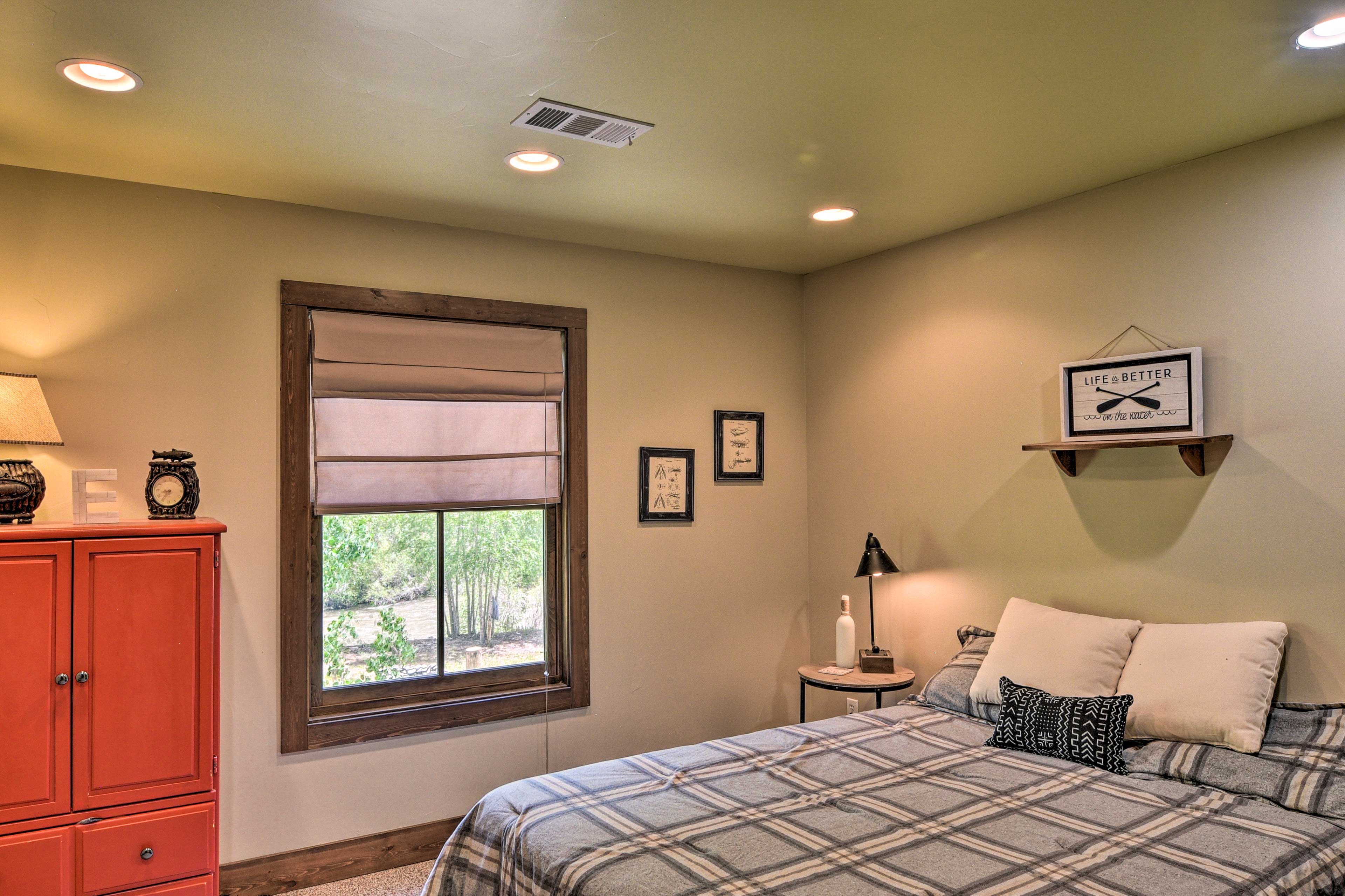 Bedroom 4 | Queen Bed | 2nd Floor