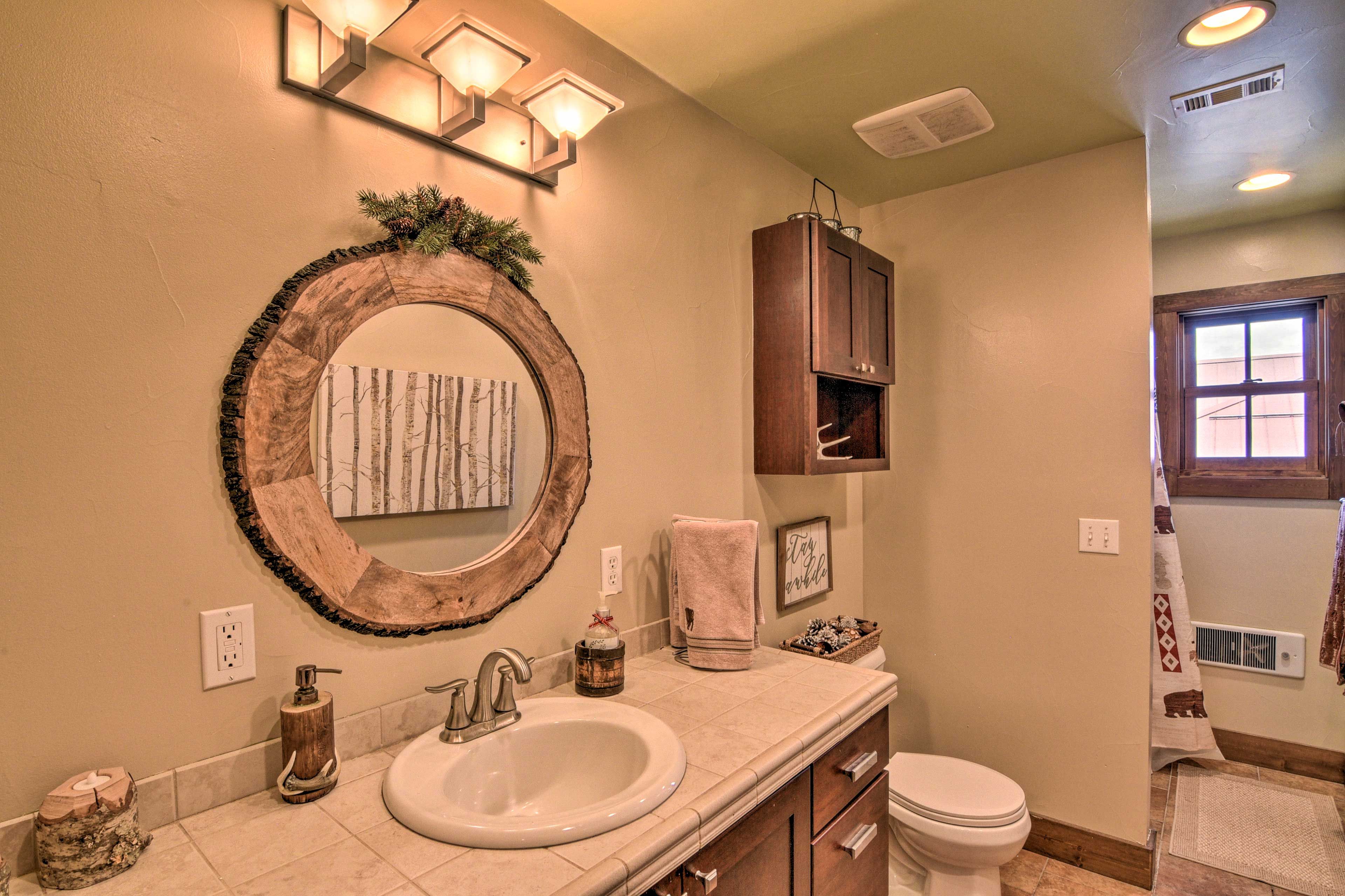 Bathroom | 2nd Floor