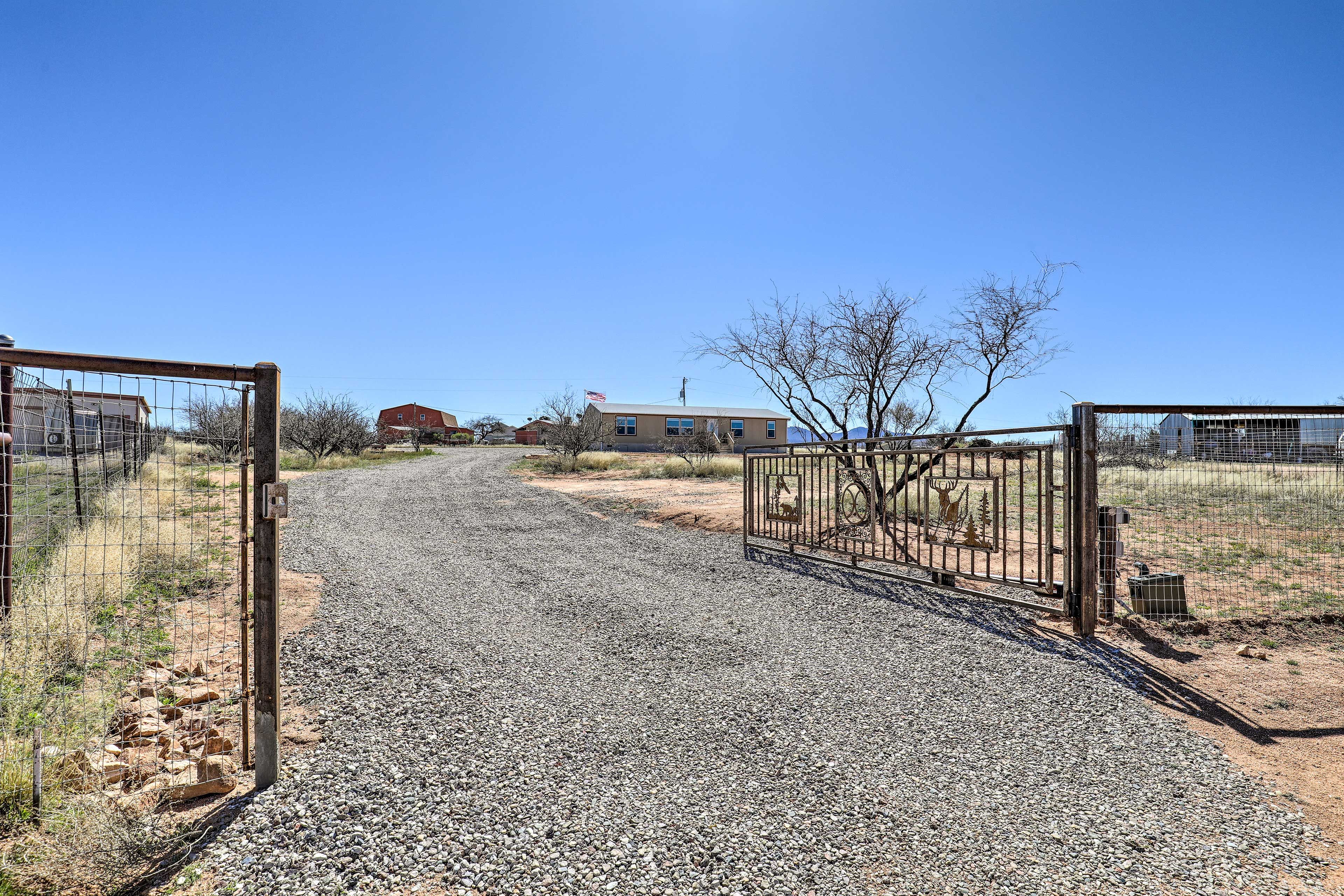 Parking | Driveway (10 Vehicles) | RV/Trailer Parking