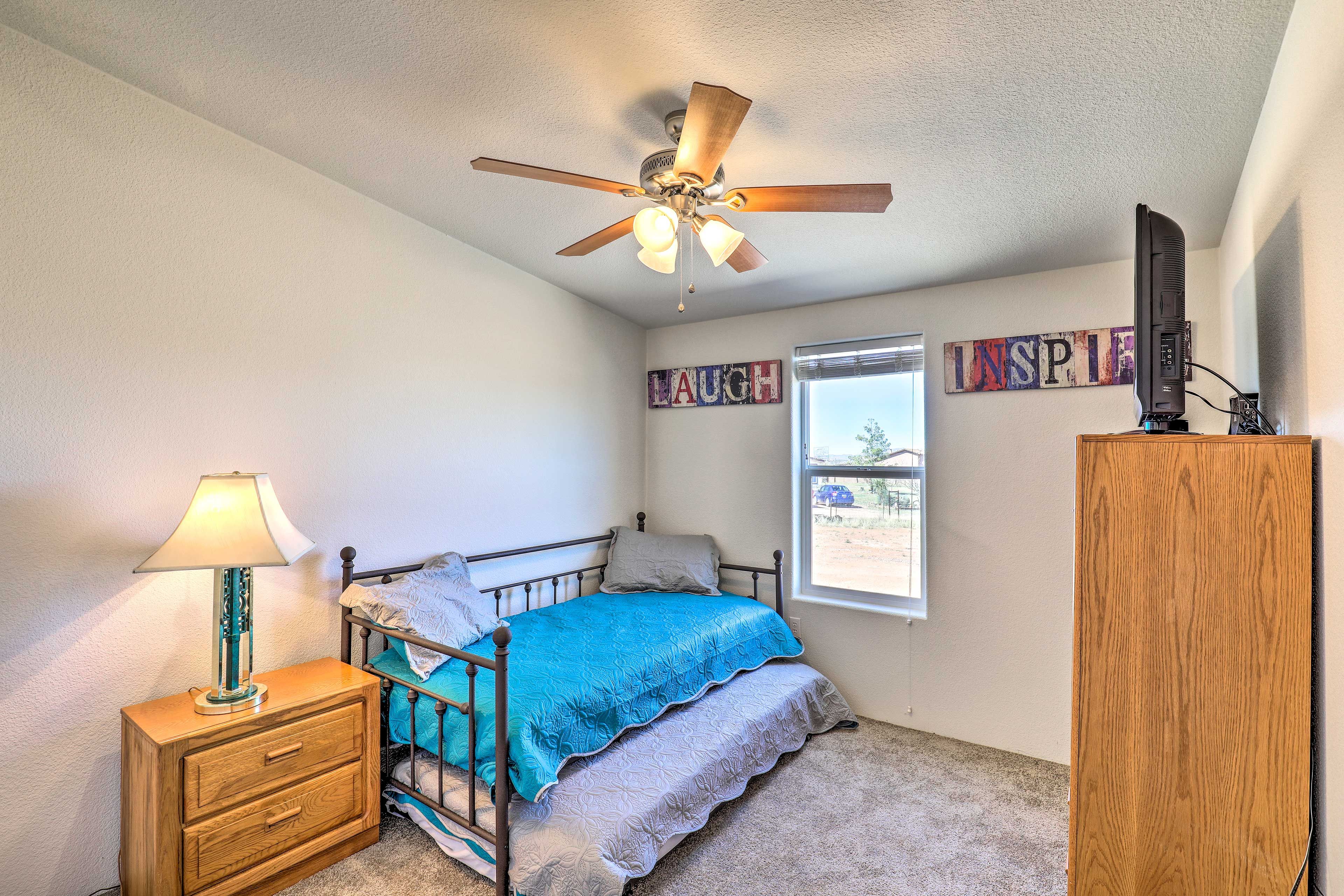 Bedroom 3 | Twin Daybed w/ Twin Trundle