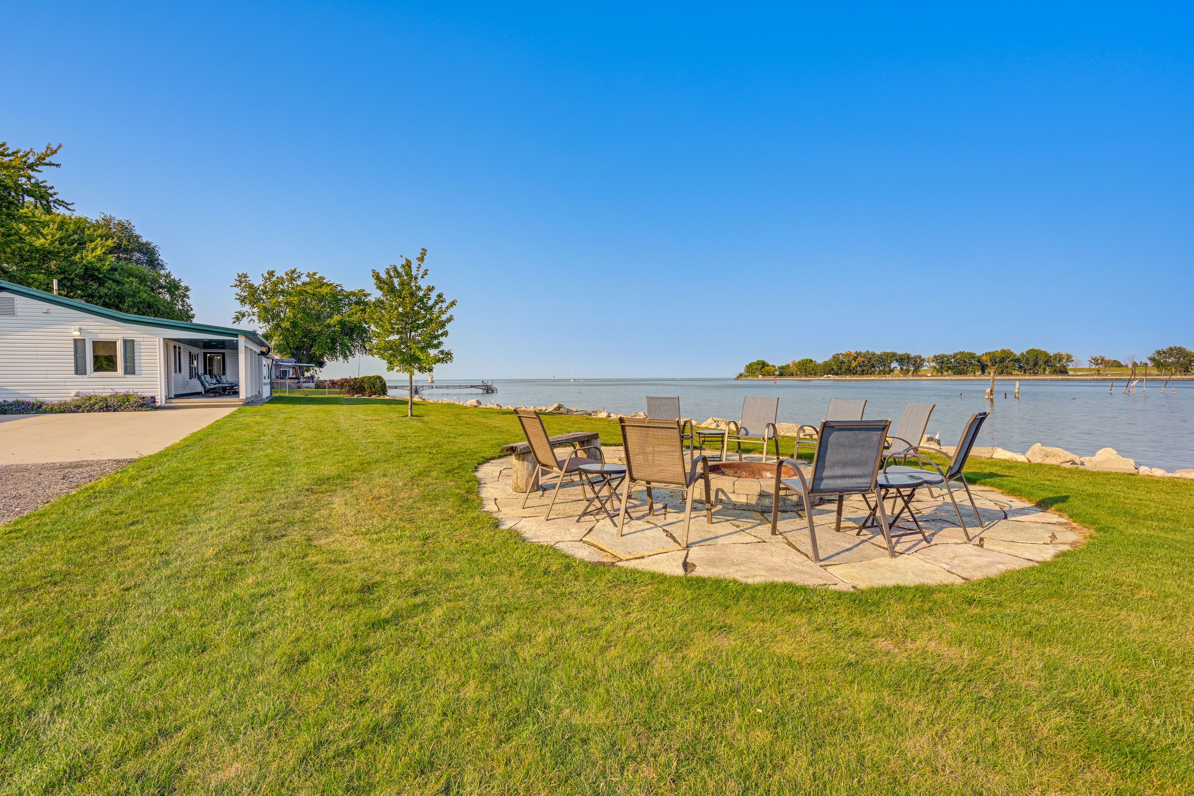 Bay City Vacation Rental | 3BR | 2BA | 1,420 Sq Ft | 2 Steps to Enter