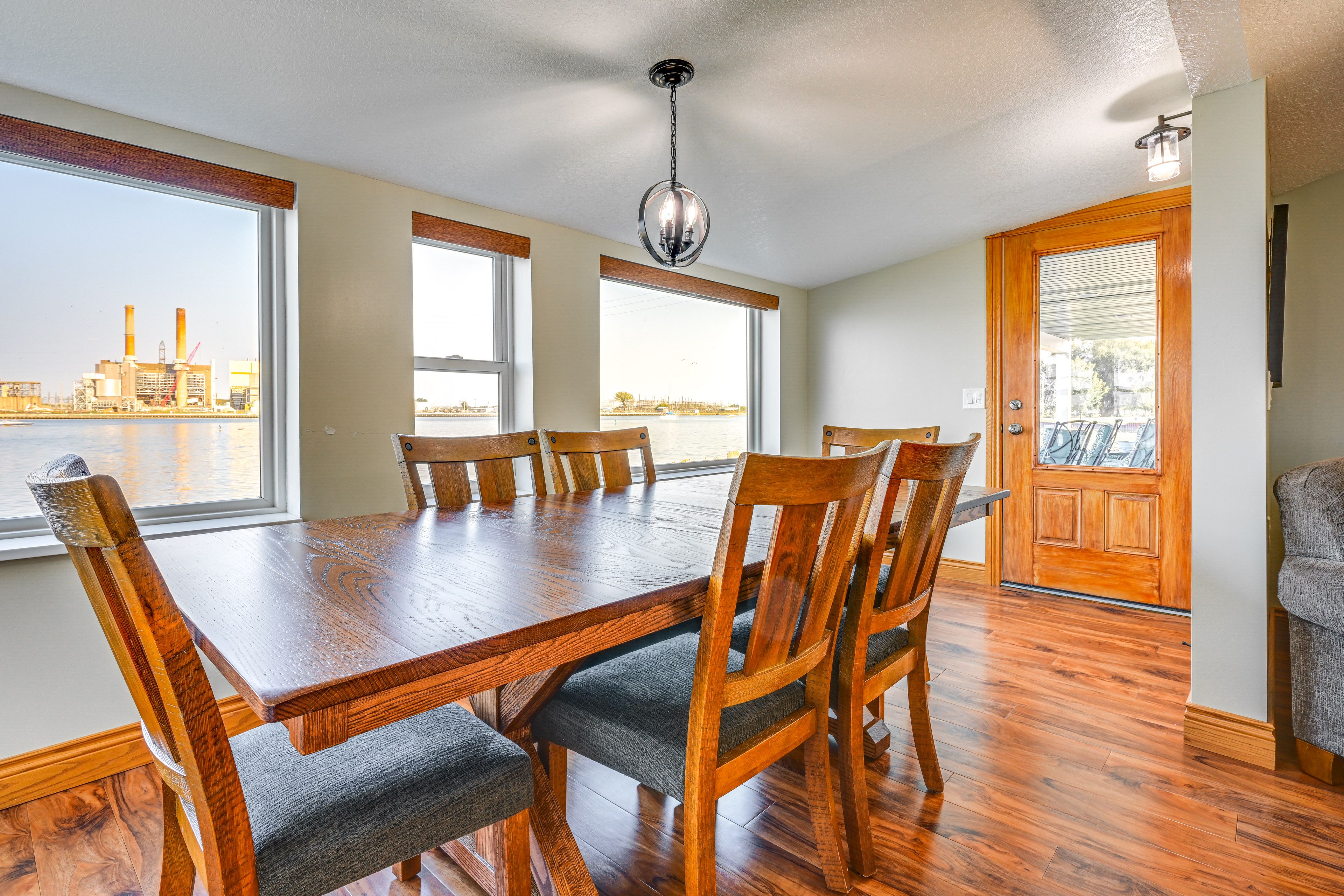 Dining Space | Dishware/Flatware