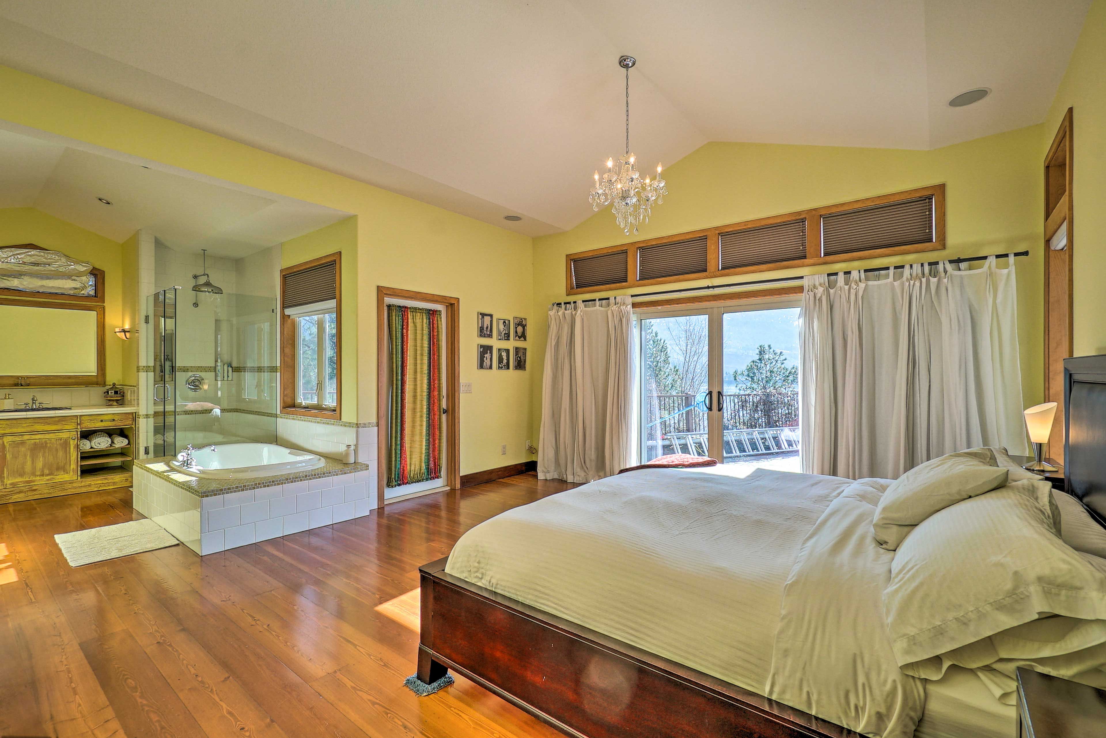 Bedroom 1 | King Bed | Linens Provided