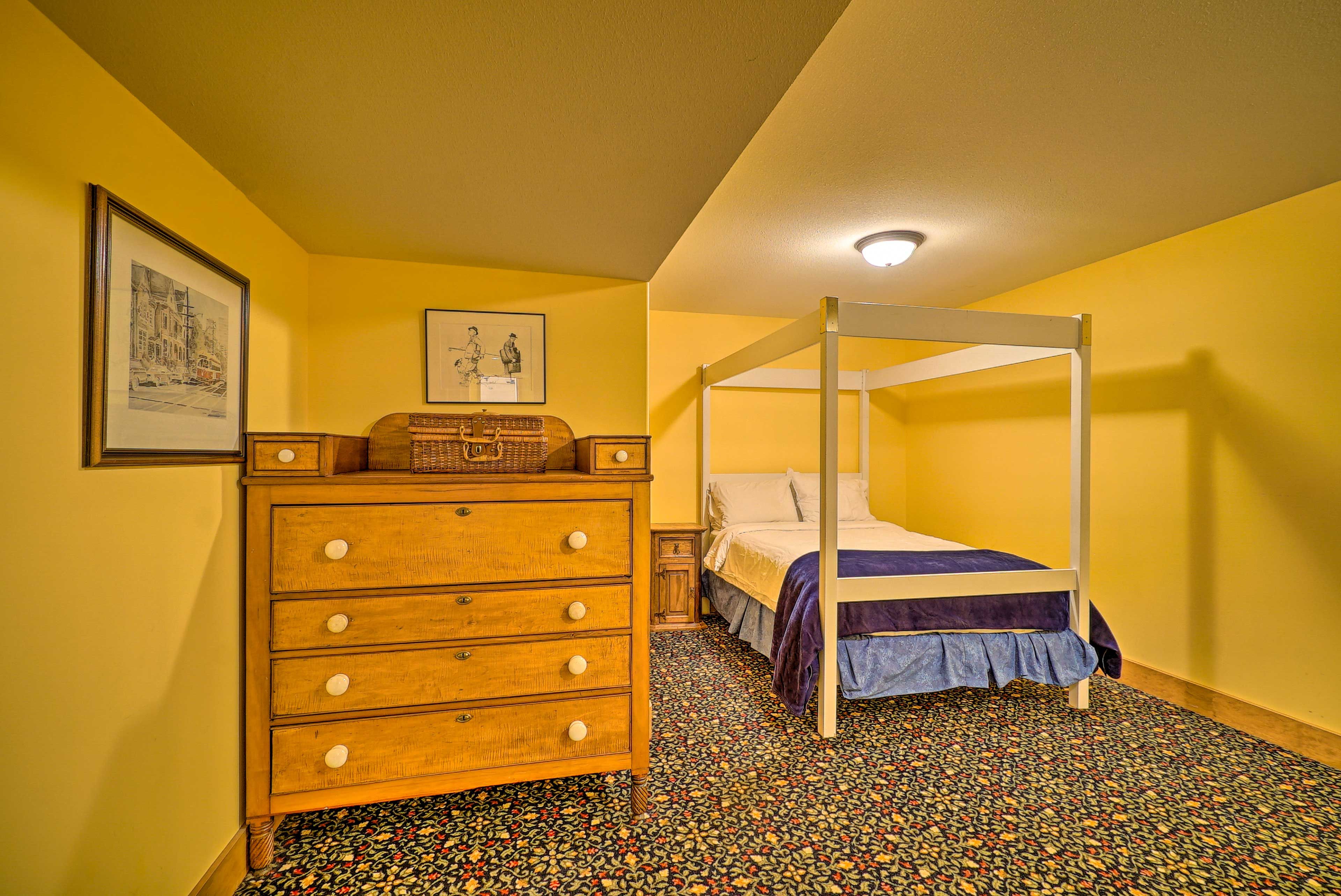 Bedroom 4 | Queen Bed | Full Bed