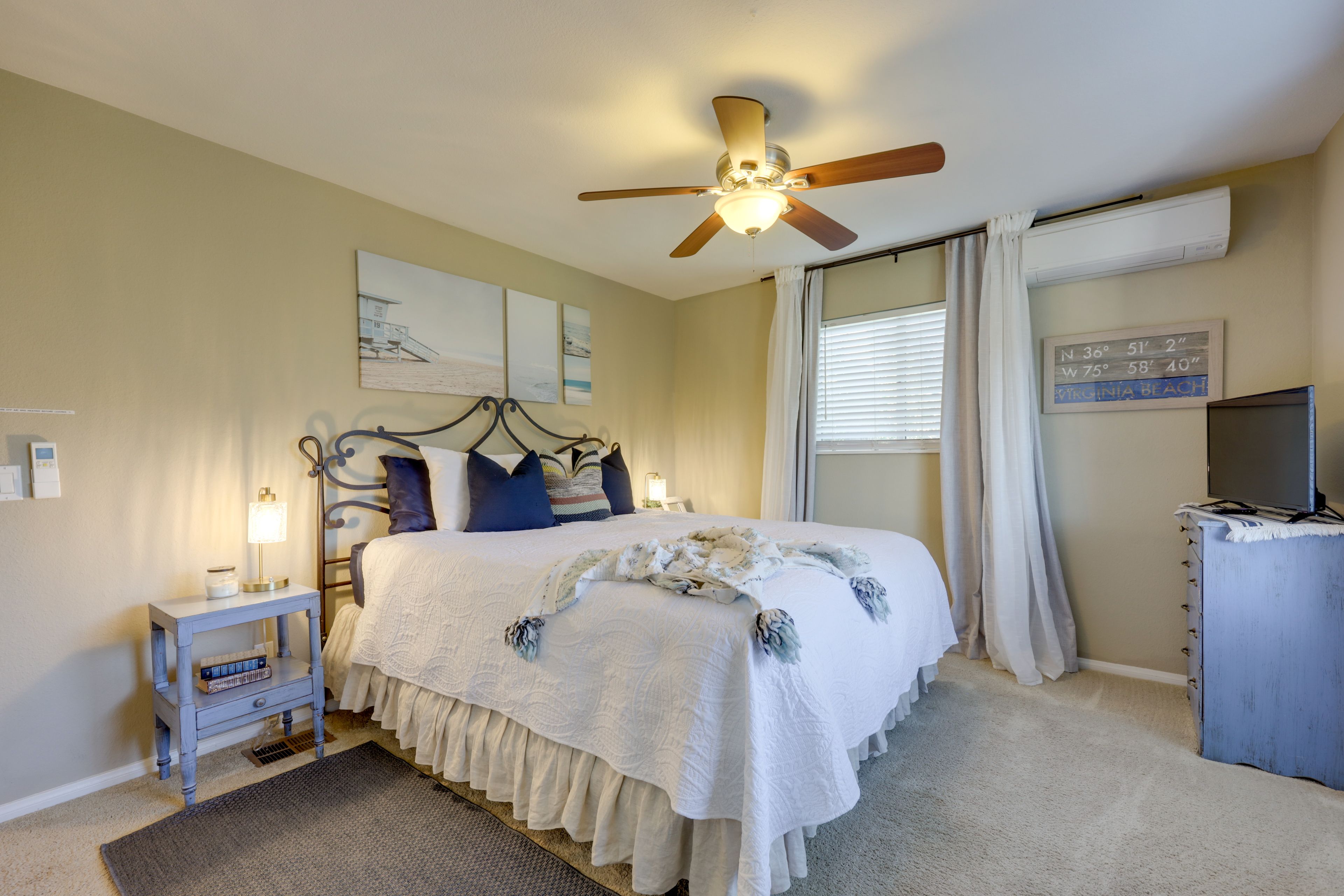 Bedroom | Queen Bed | Linens Provided