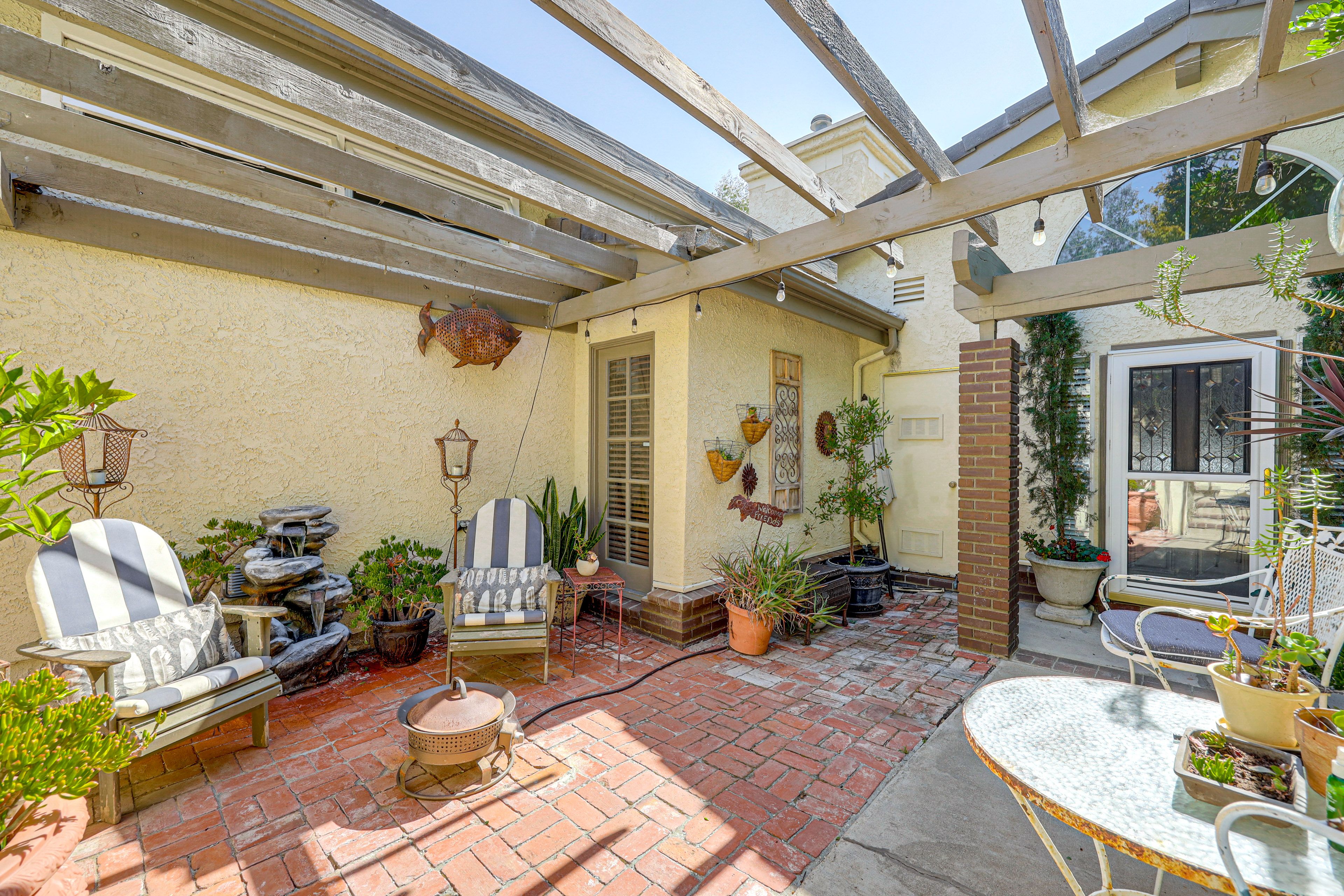 Santa Paula Vacation Rental | 1BR | 1BA | 430 Sq Ft | Stairs Required