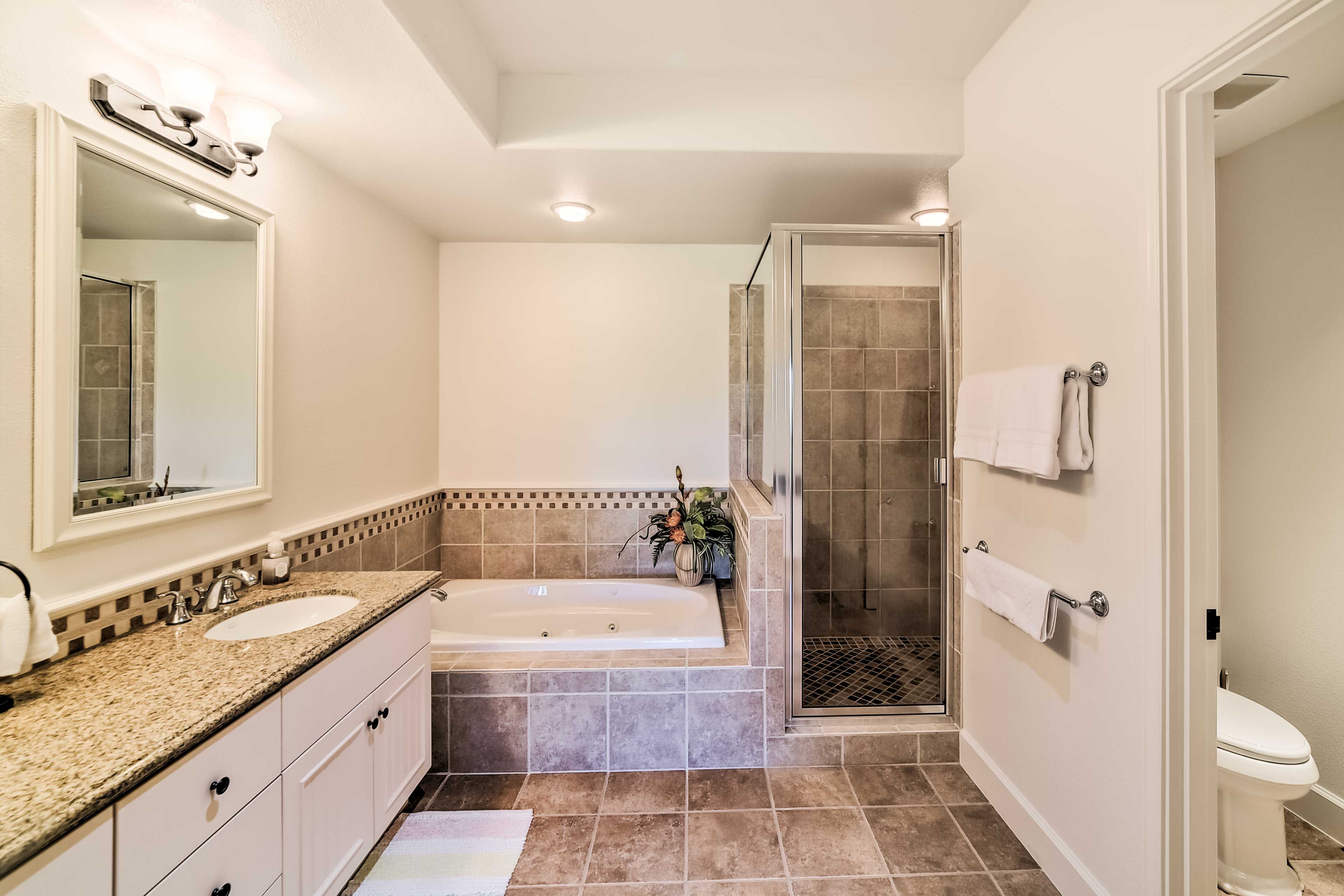 En-Suite Bathroom | En-suite | Jetted Tub | Walk-in Shower