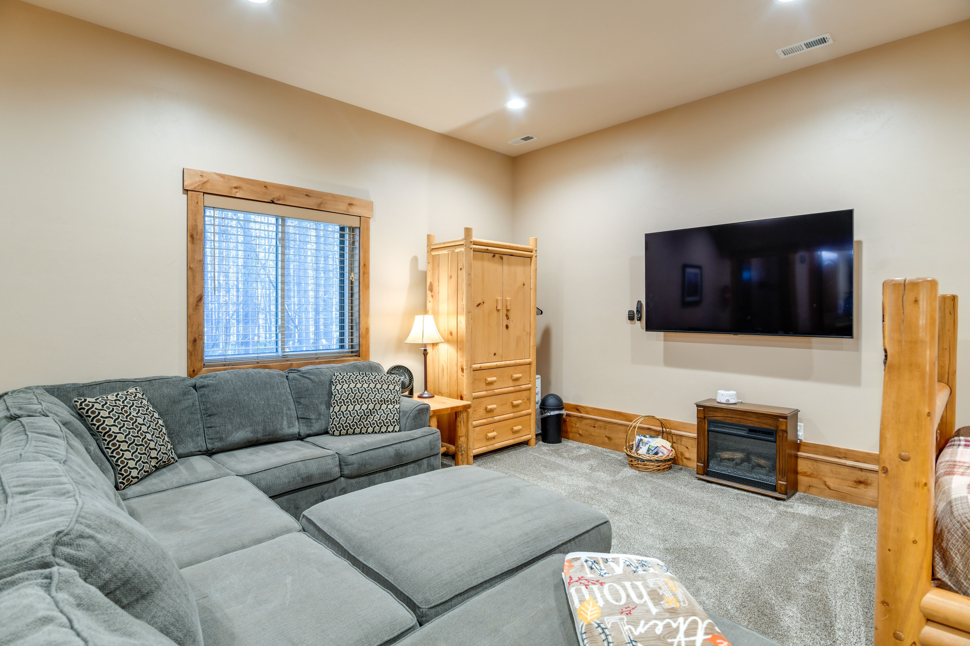 Studio Interior | Free WiFi | Sectional Sofa | Queen Bed