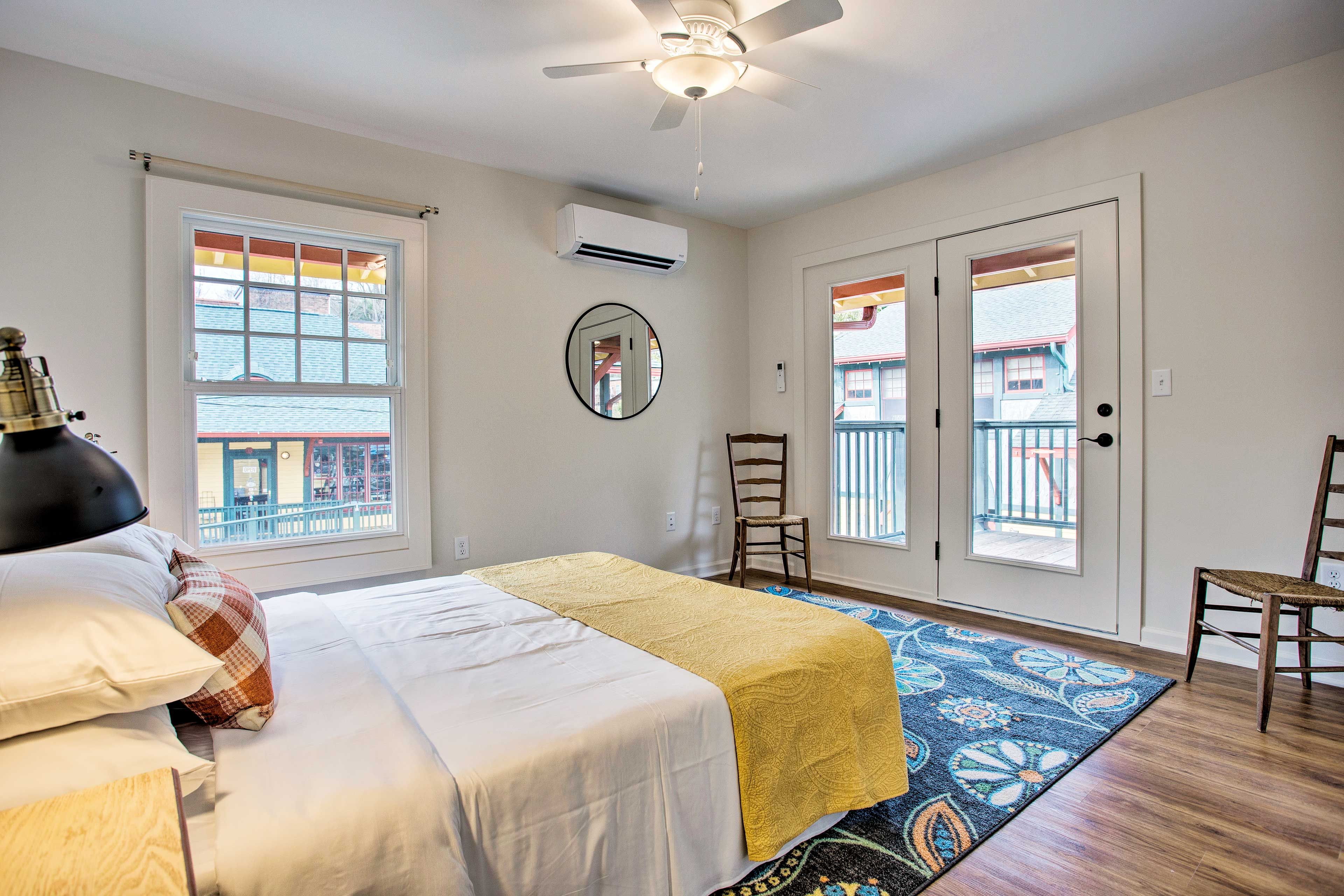 Bedroom | Queen Bed | Linens Provided