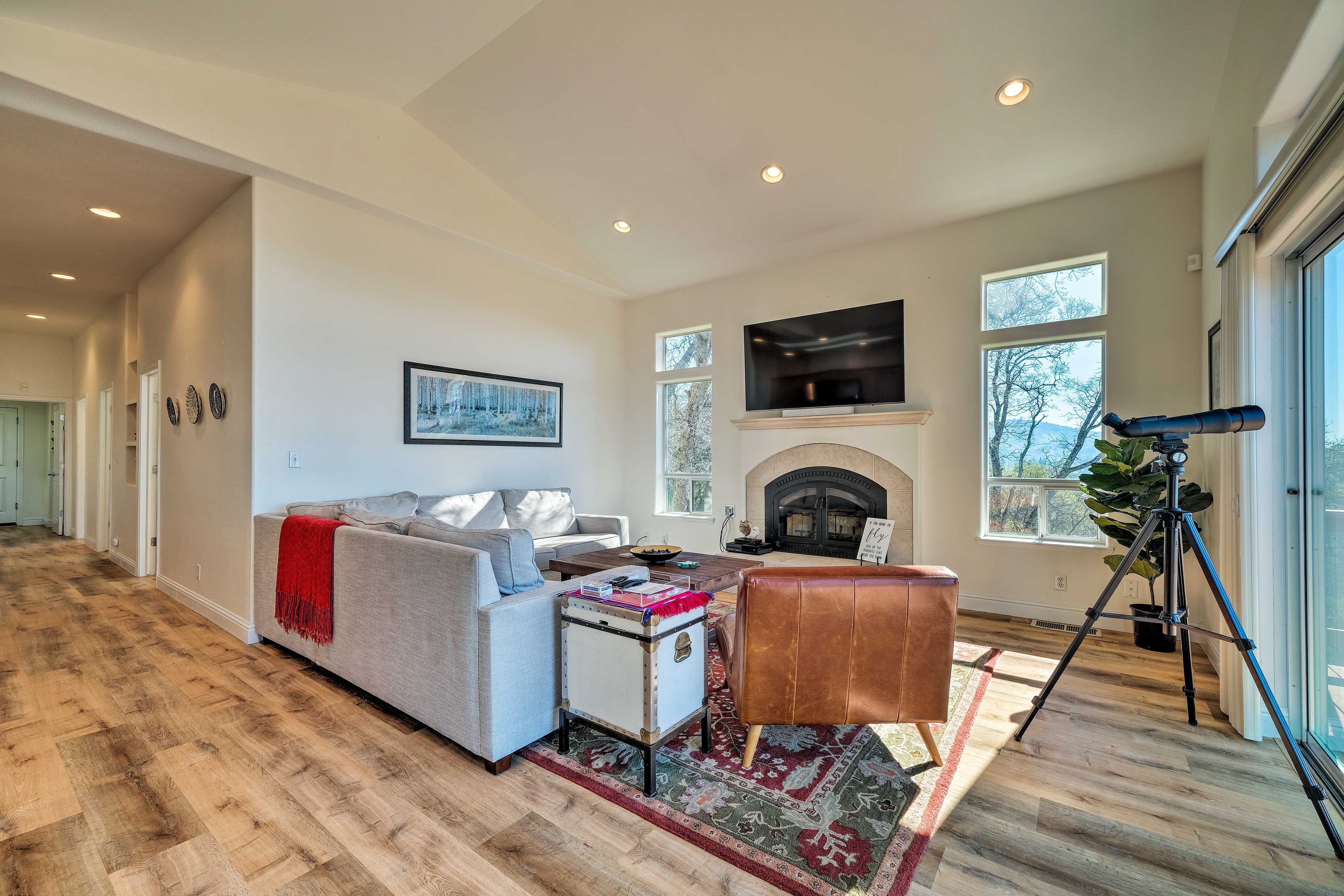 Living Room | Free WiFi | Cable TV | Central A/C & Heat | 1st Floor