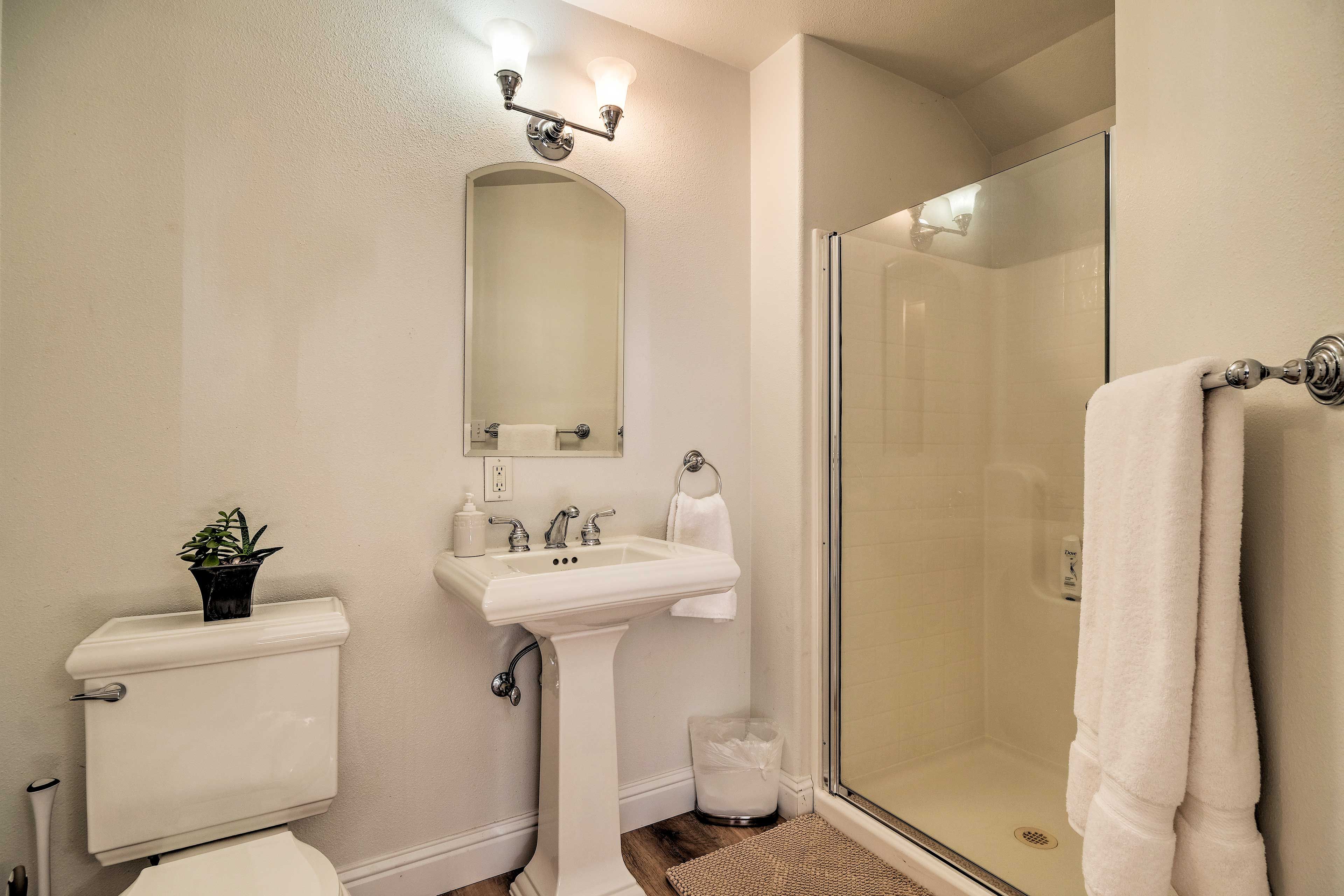 Bathroom | 2nd Floor