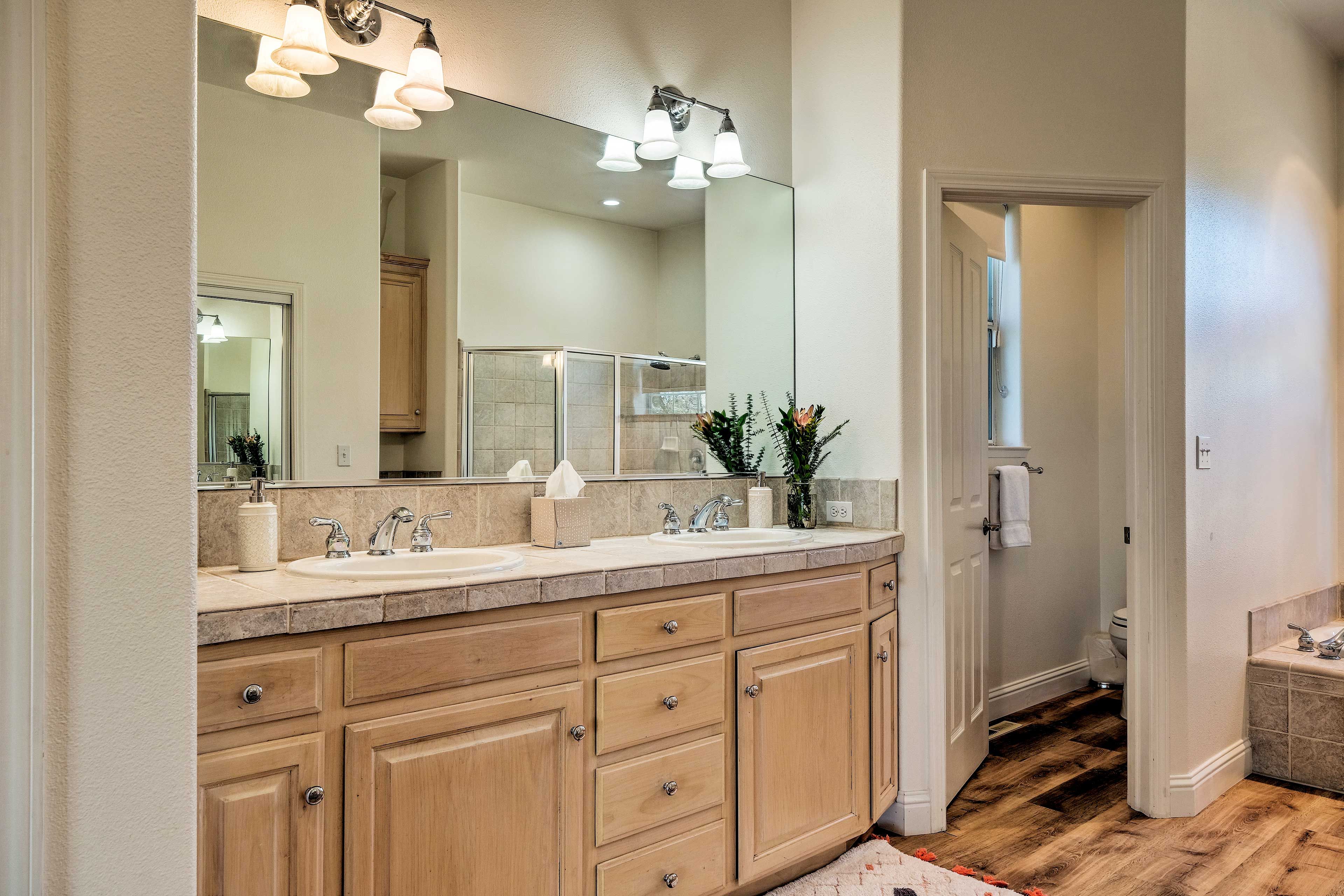 En-Suite Bathroom | Towels Provided | 1st Floor