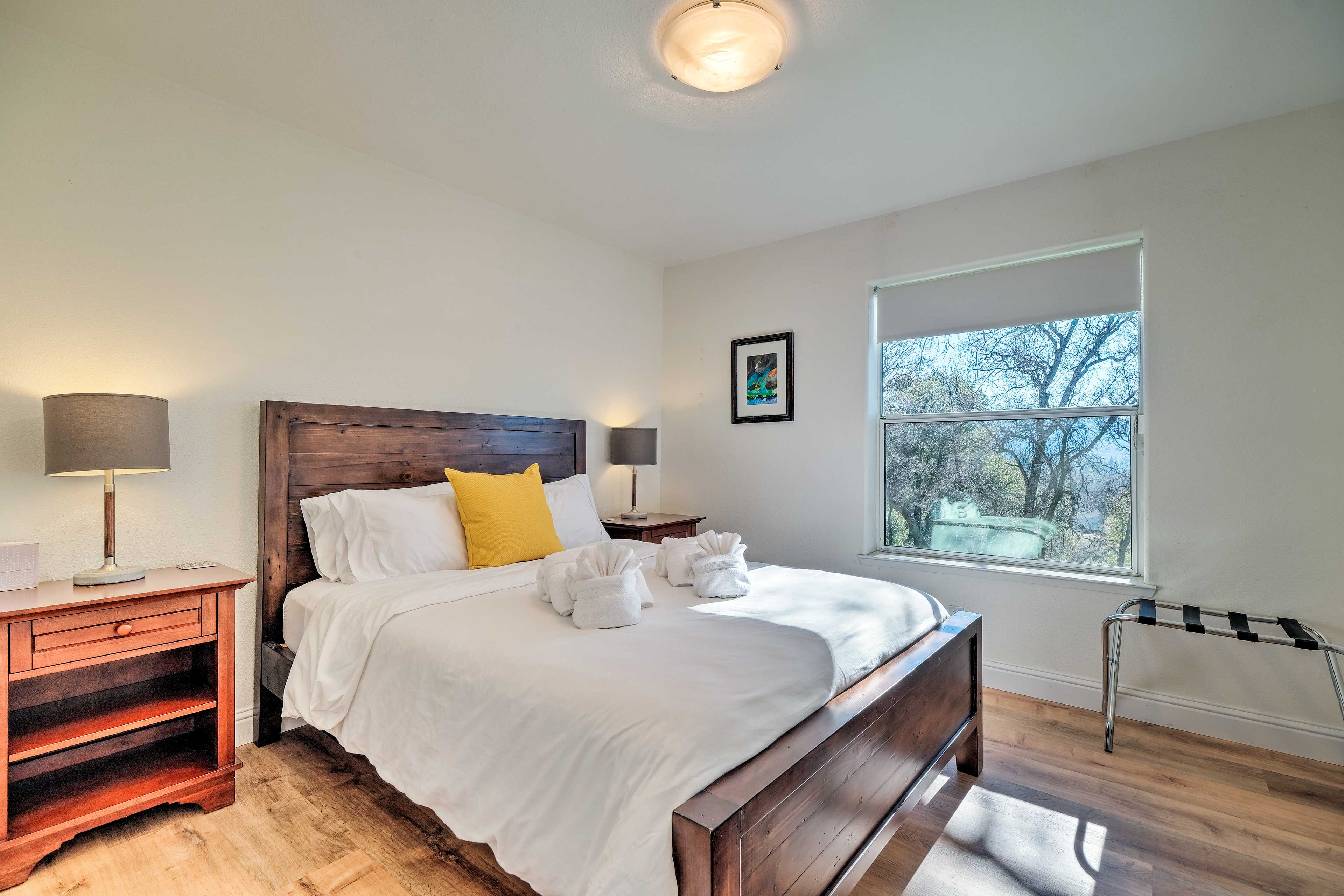 Bedroom 2 | Queen Bed | 1st Floor