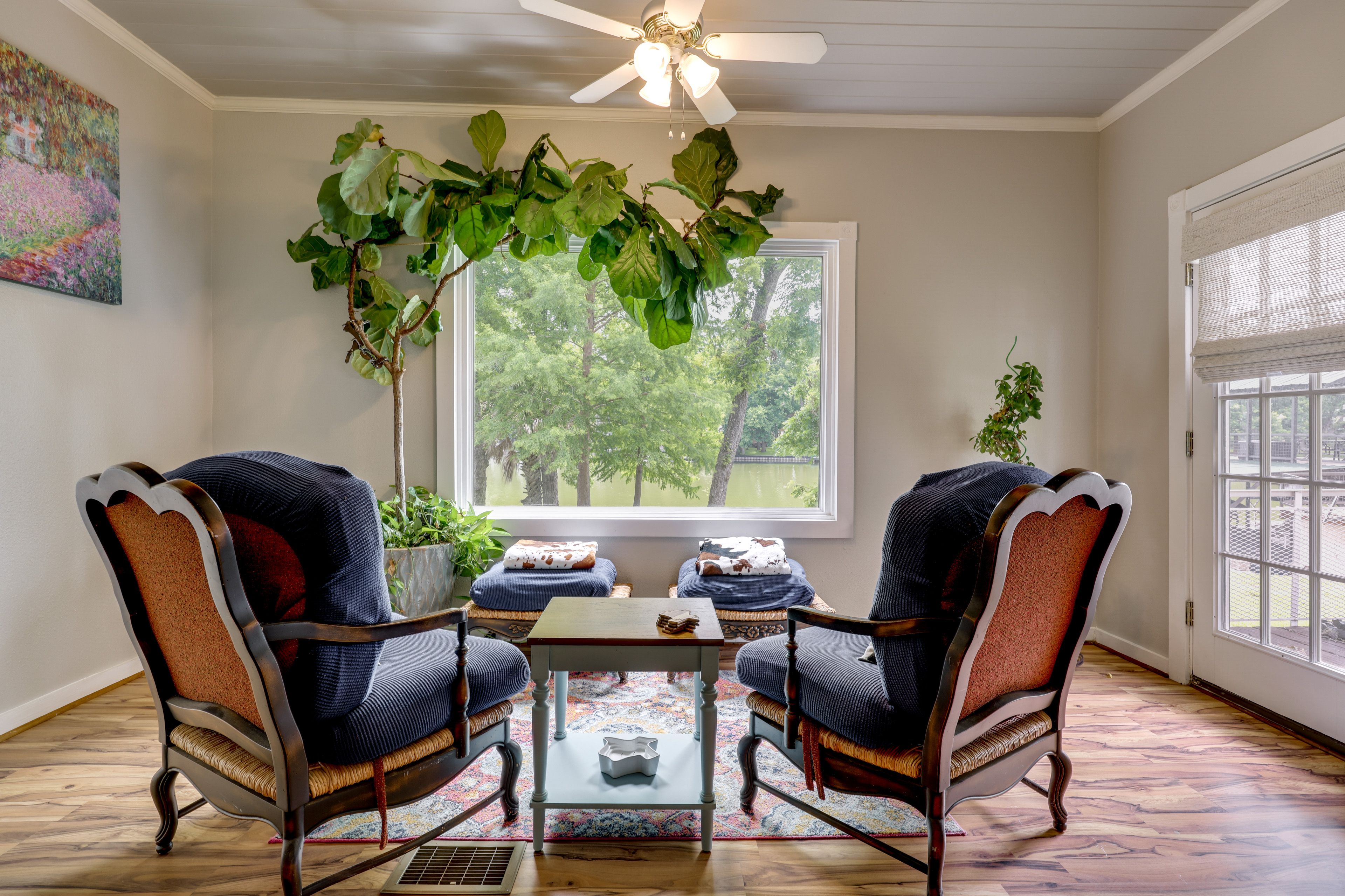 Sitting Area | Lake Views
