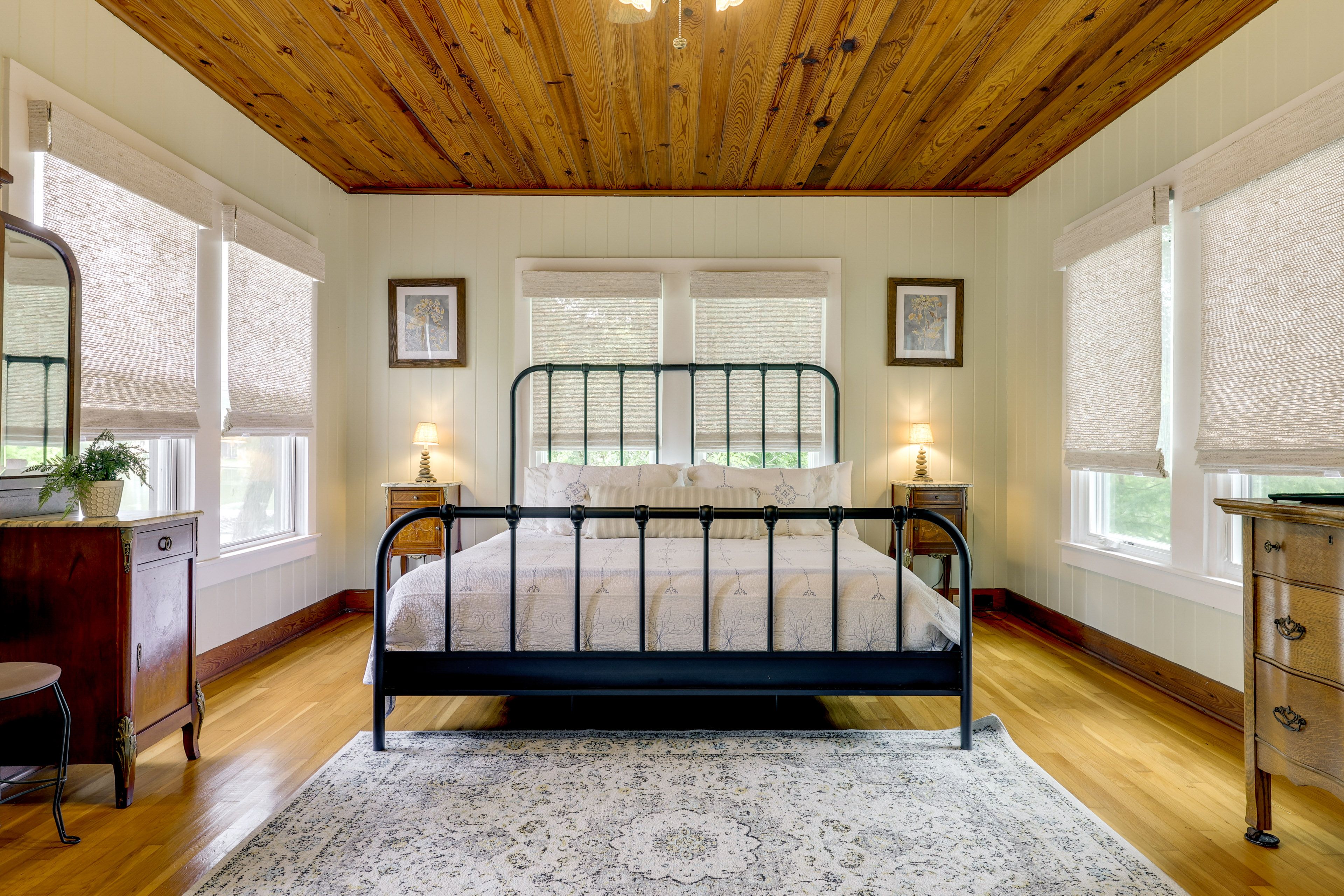 Bedroom 1 | King Bed