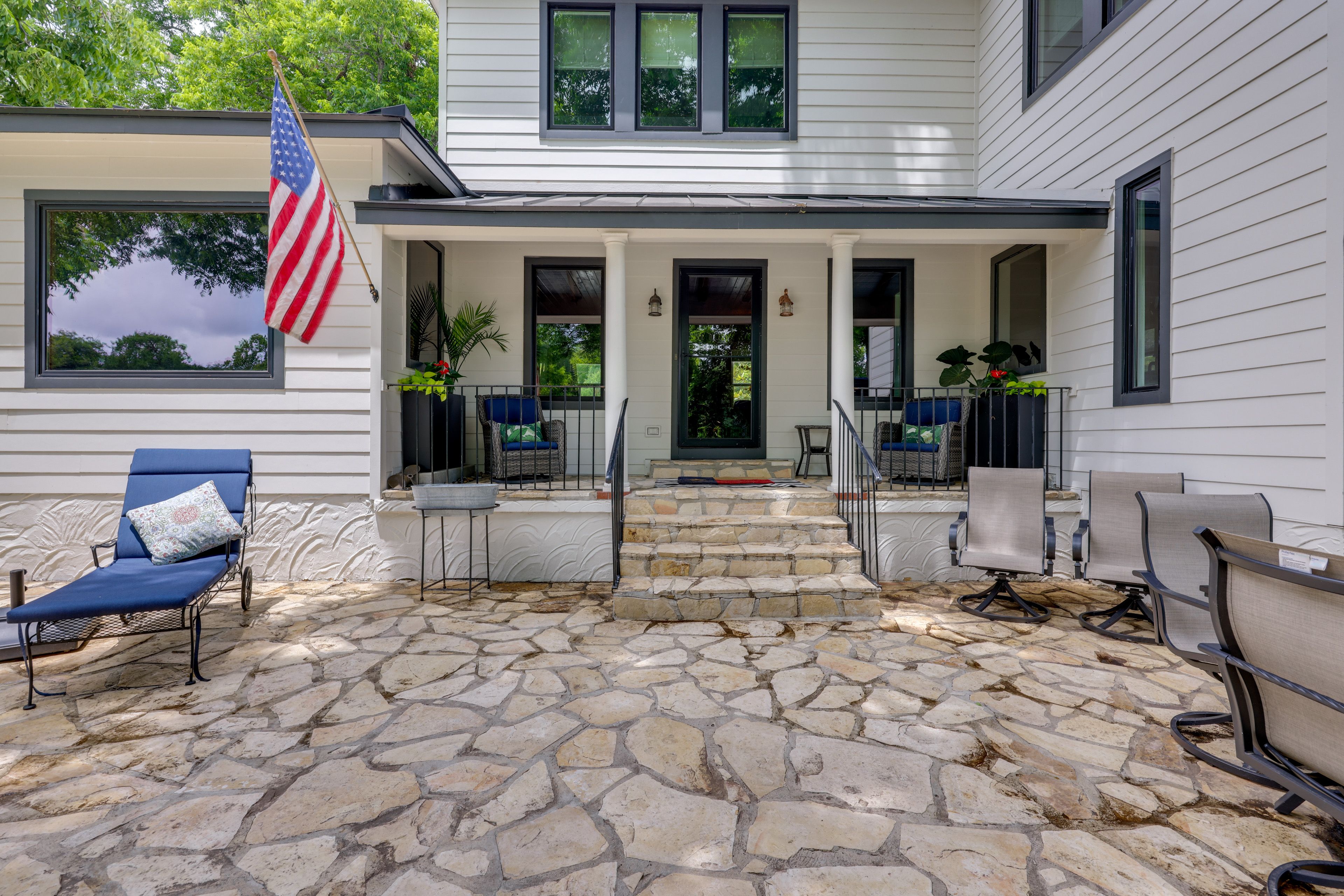 Furnished Patio