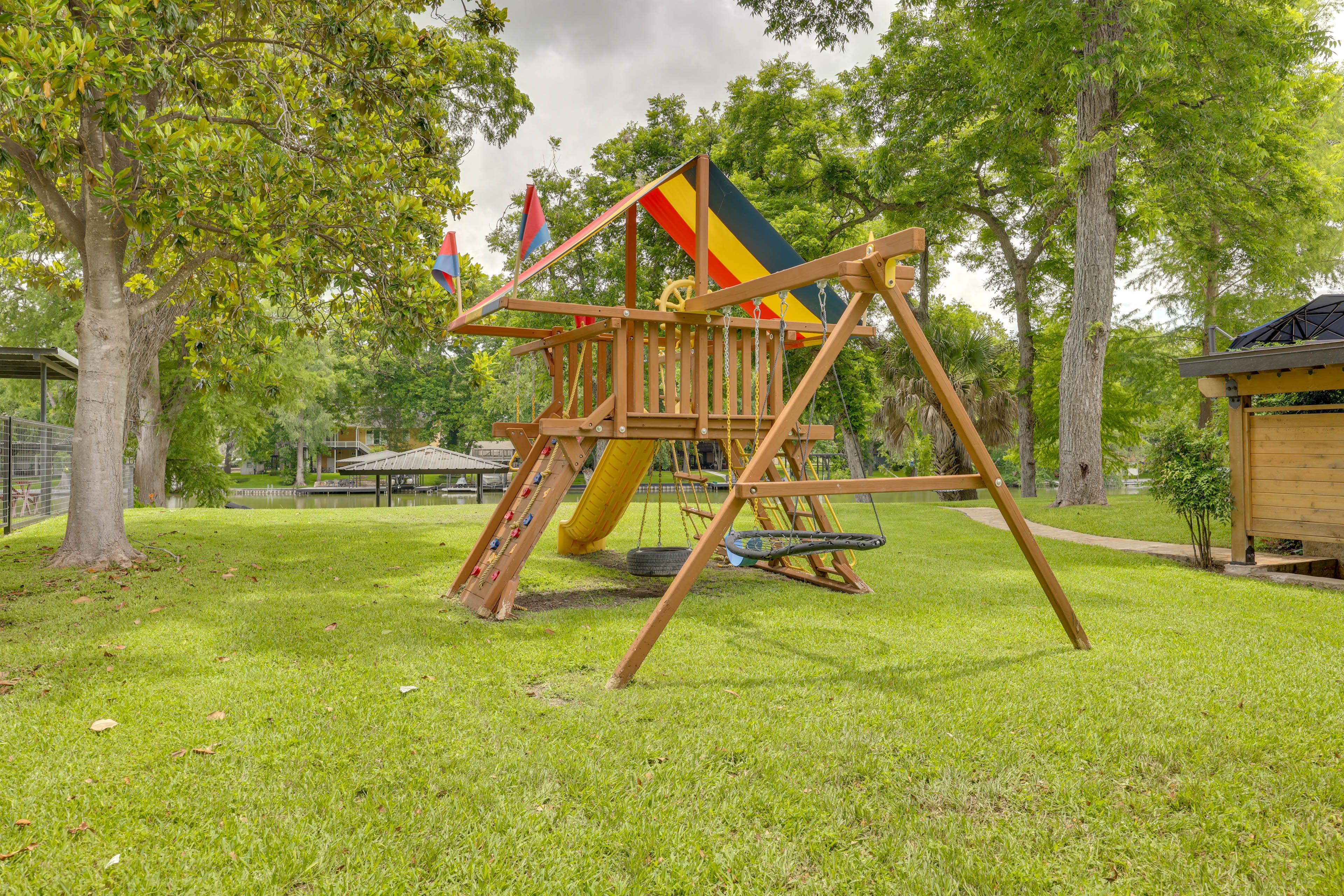 Private Yard | Playset