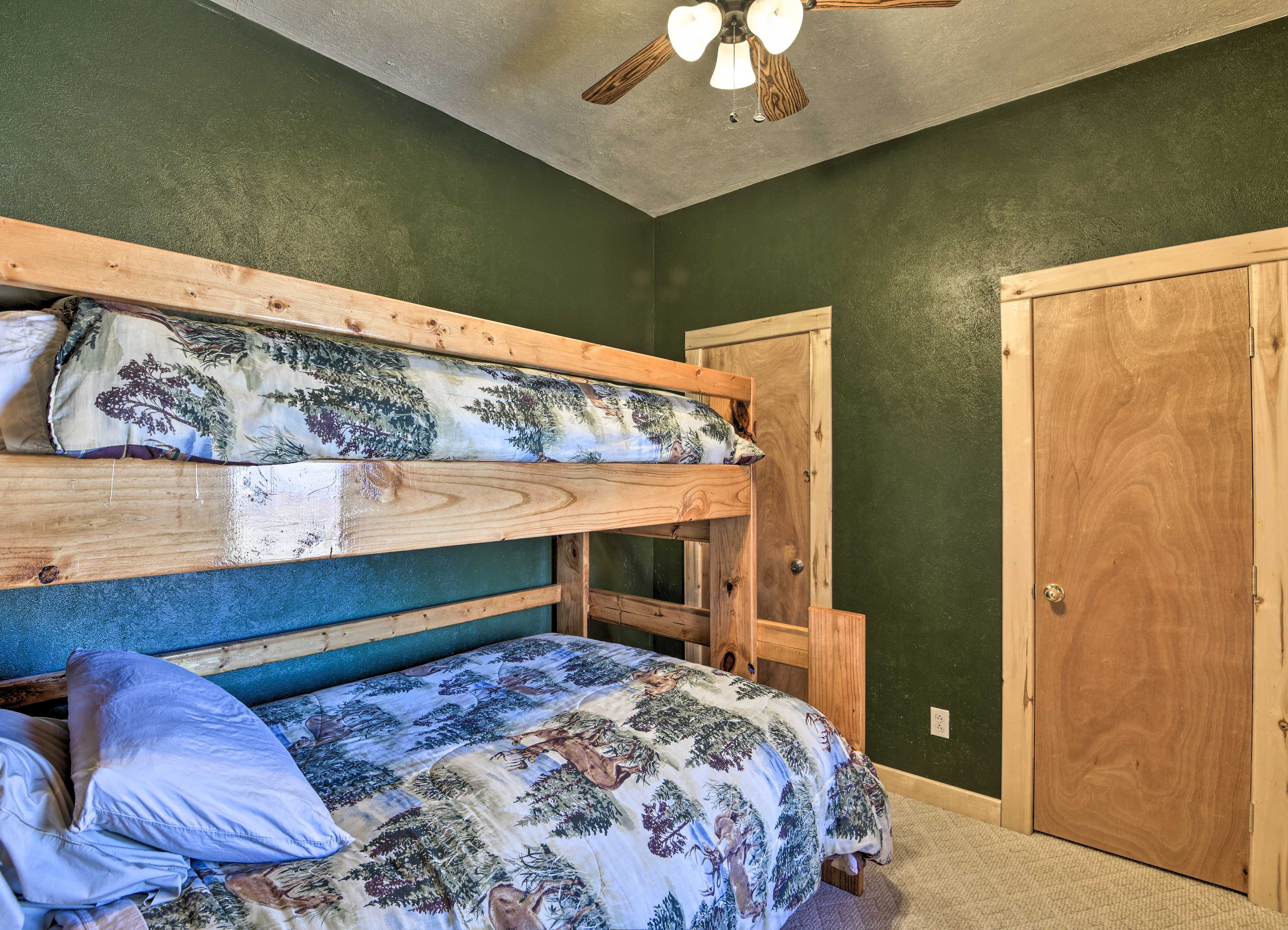 Bedroom 5 | Twin/Full Bunk Bed