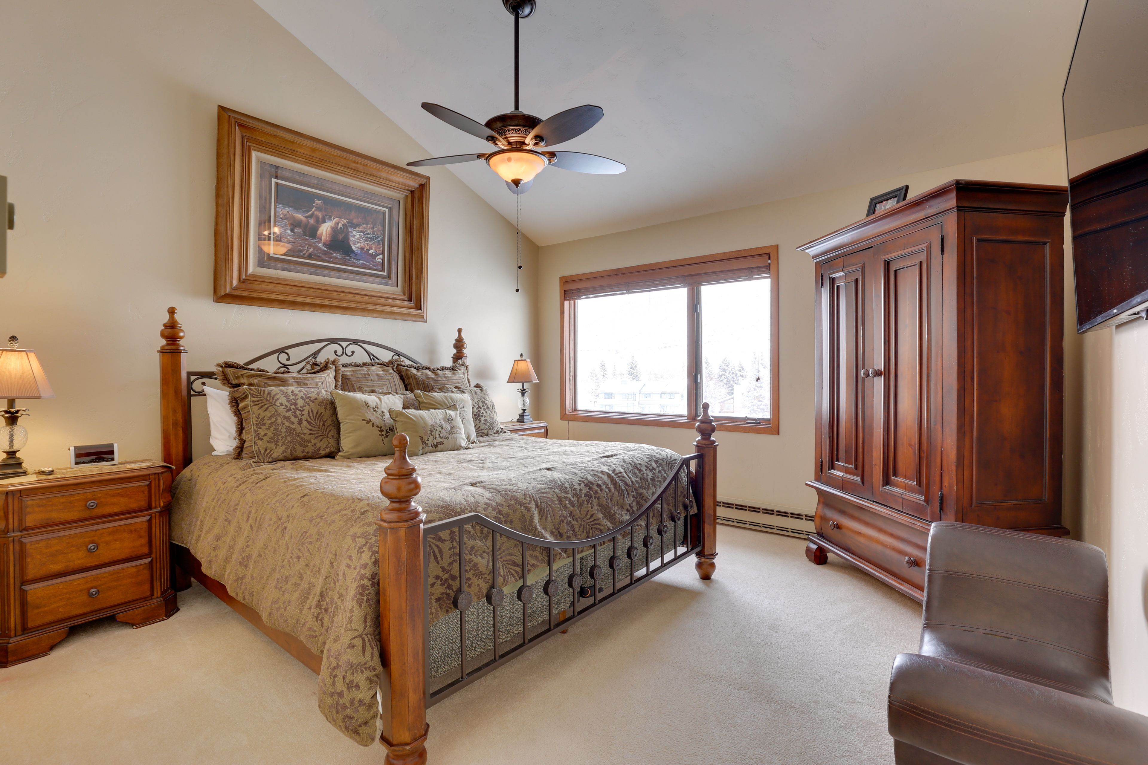 Bedroom 1 | King Bed | Linens Provided