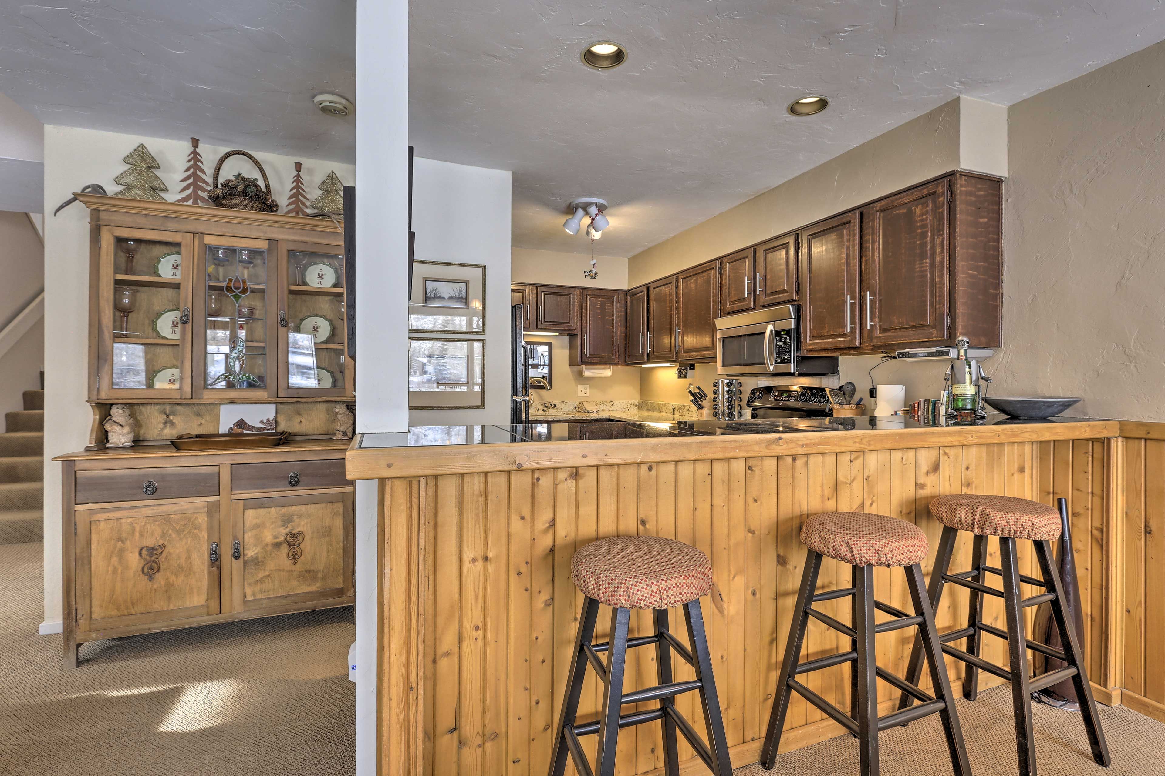 Coffee pairs brilliantly with this breakfast bar.