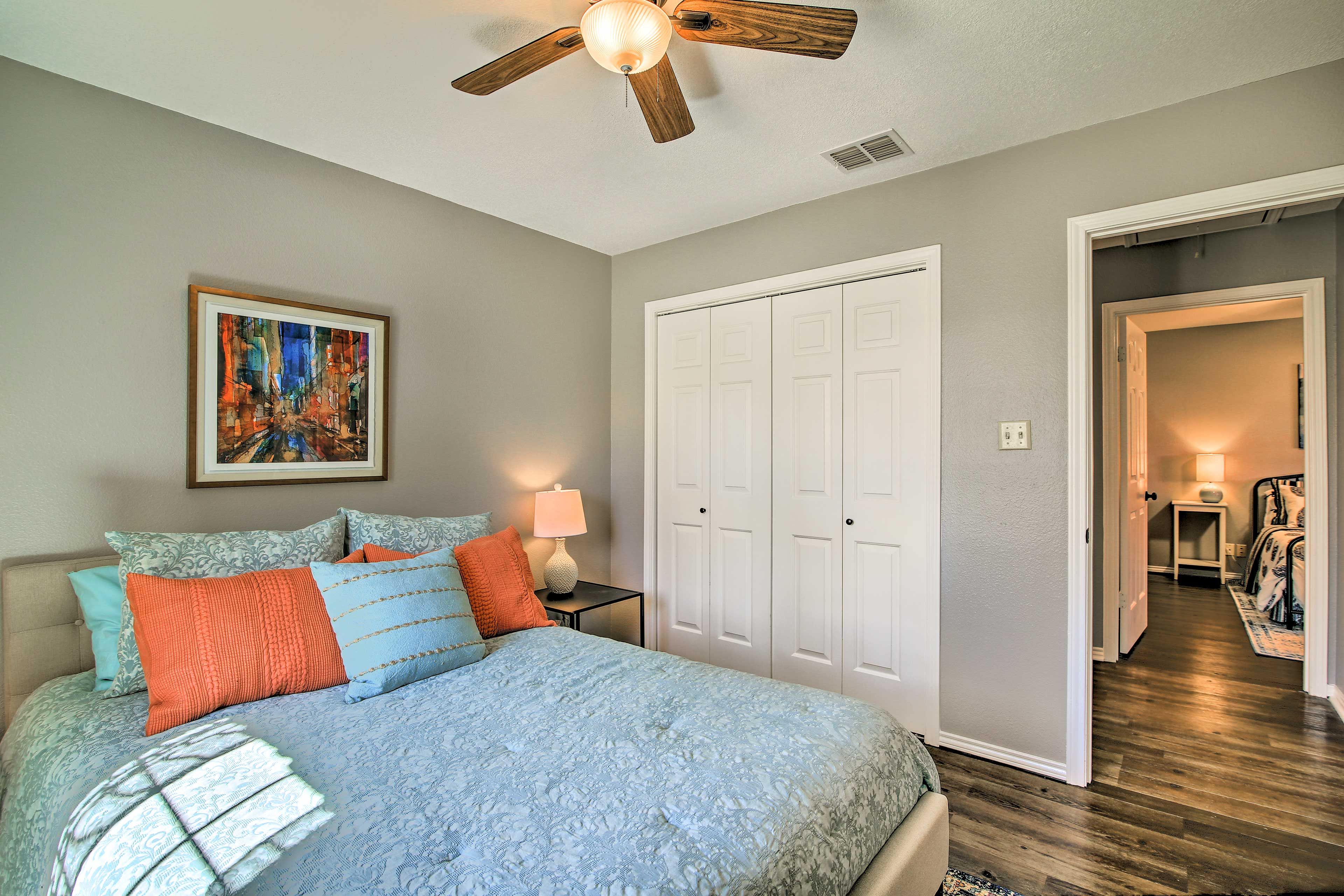 Sleep soundly with both central air conditioning and a ceiling fan.
