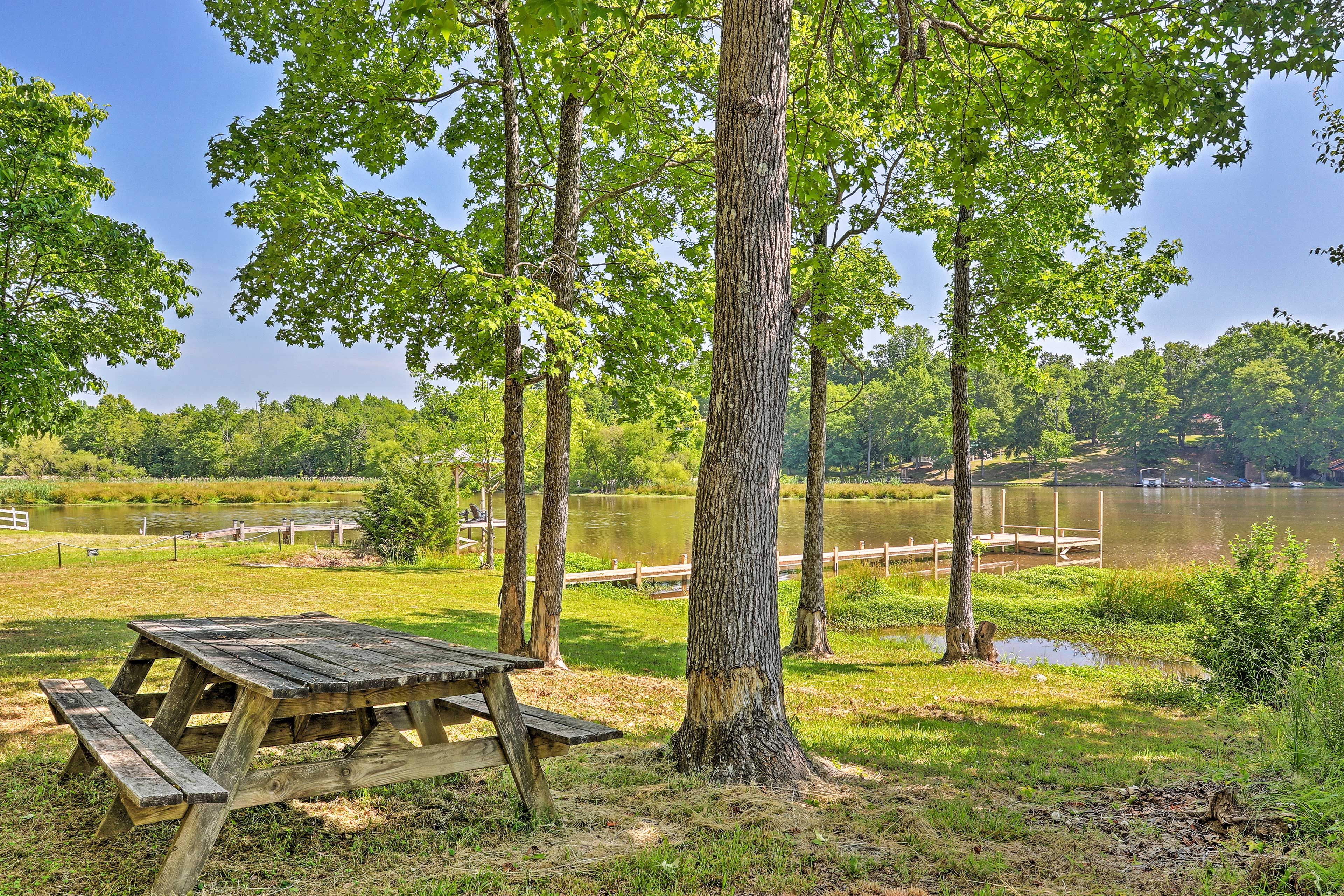 Complete with a boat slip, this cabin is perfect for outdoor enthusiasts!