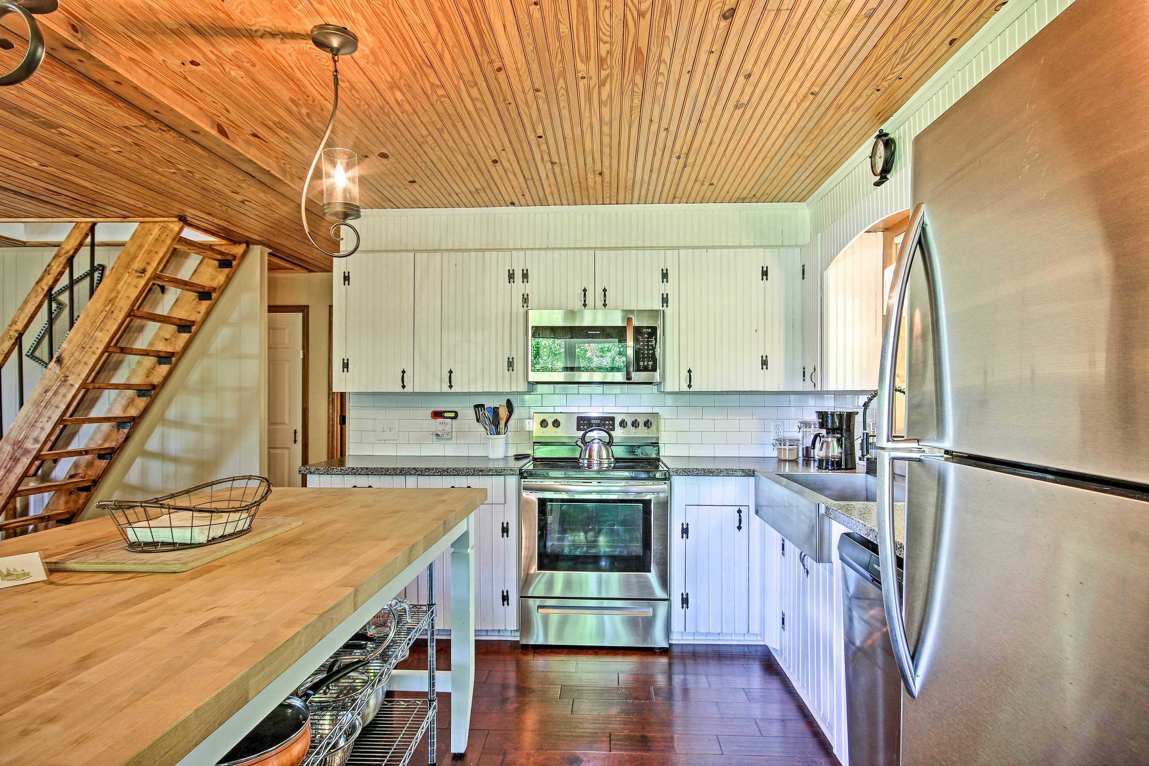 Prepare your best recipes in the spacious kitchen.
