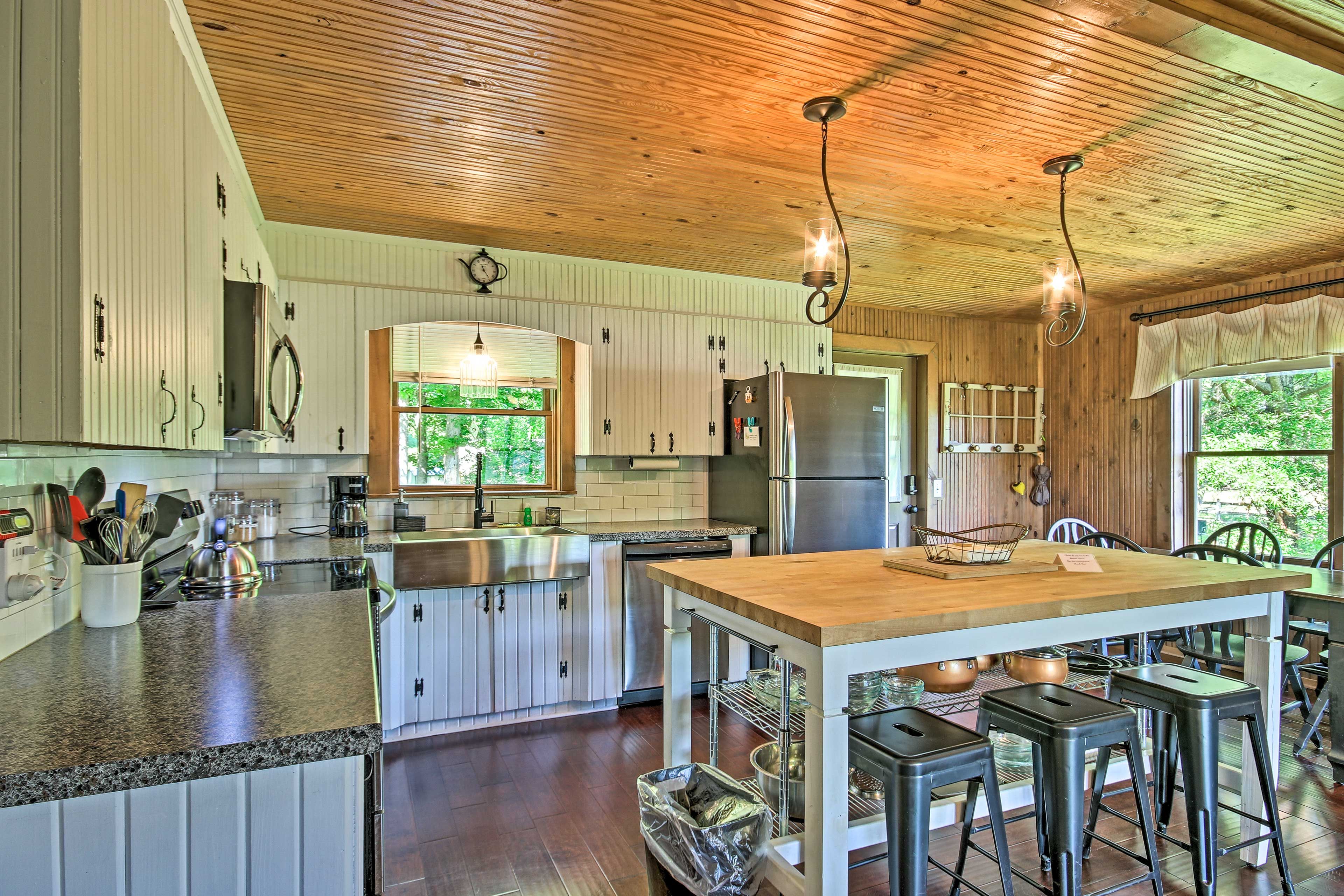 Stainless steel appliances and granite countertops are a chef's dream!