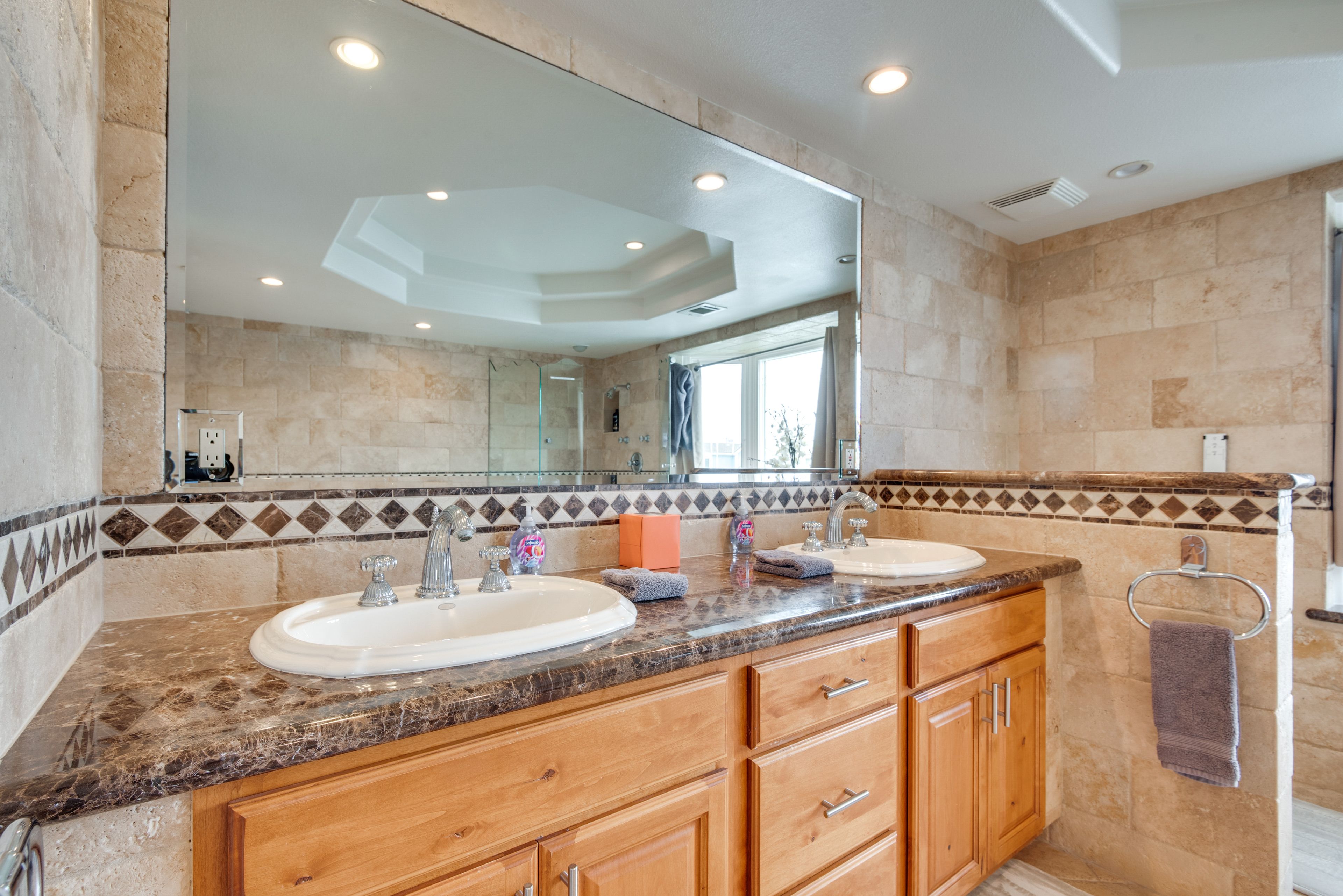 En-Suite Bathroom | Towels & Linens Provided