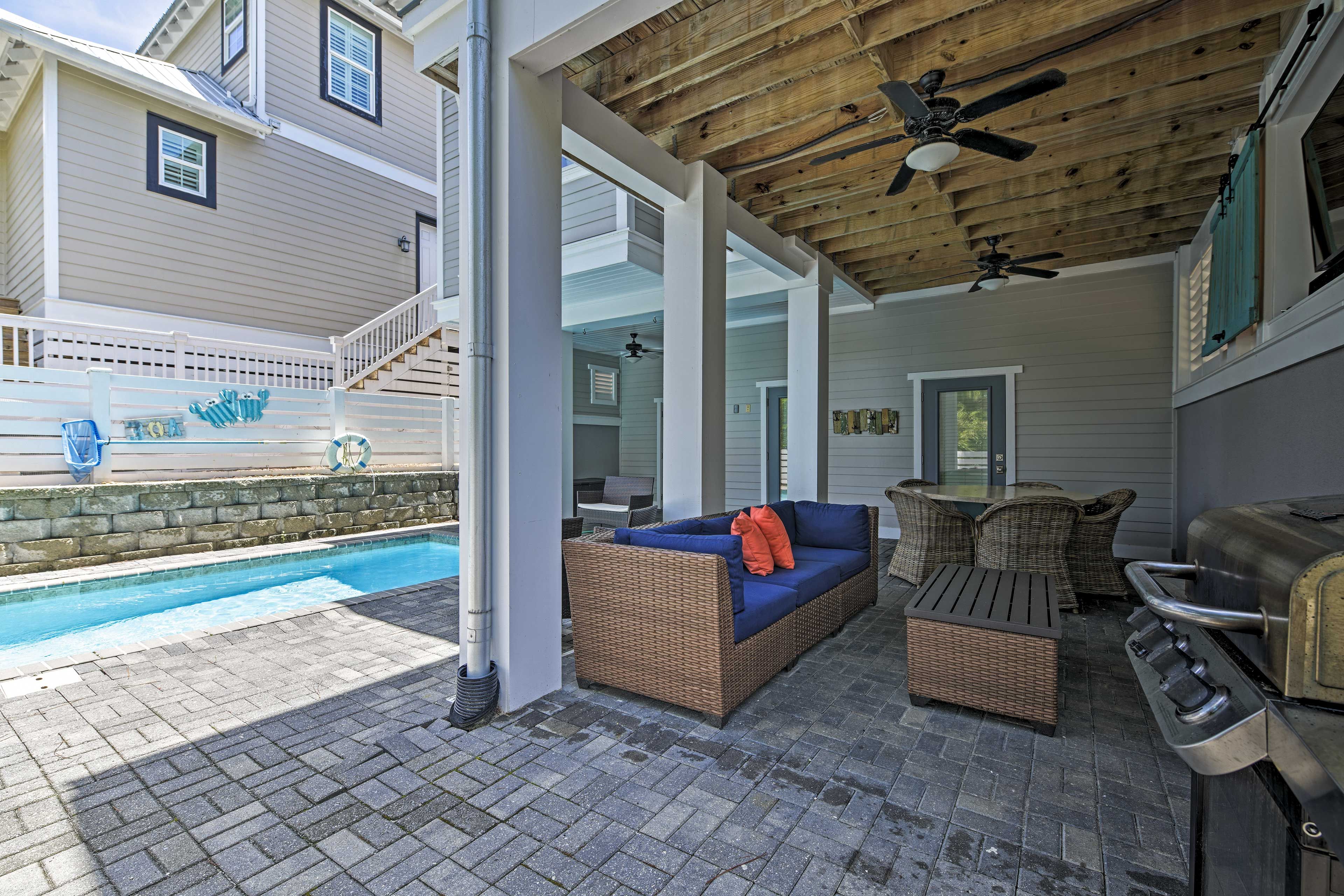 Fire up the gas grill & turn the yard into a barbecue hangout!