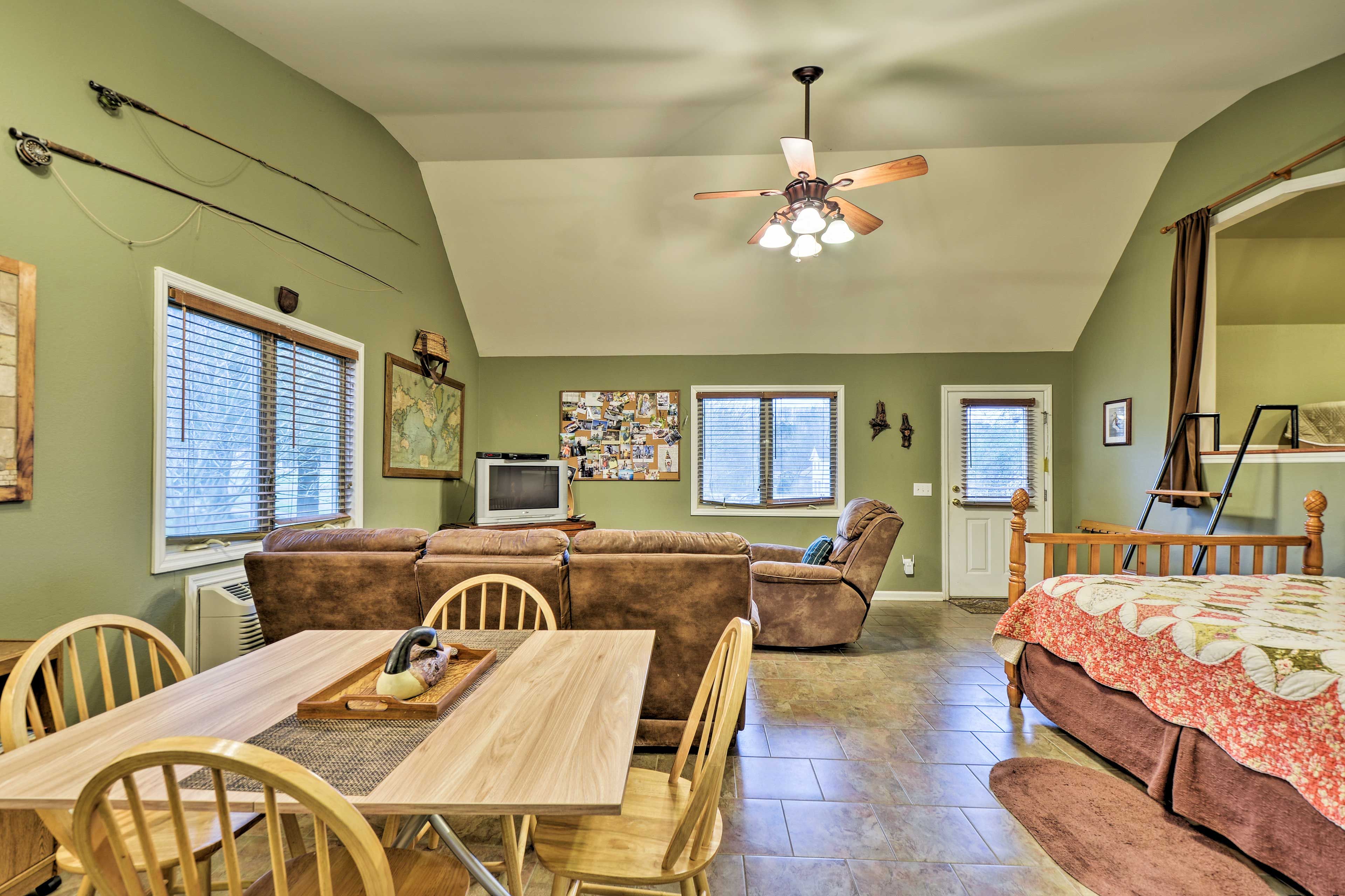 Dining Table | Dishware & Flatware Provided